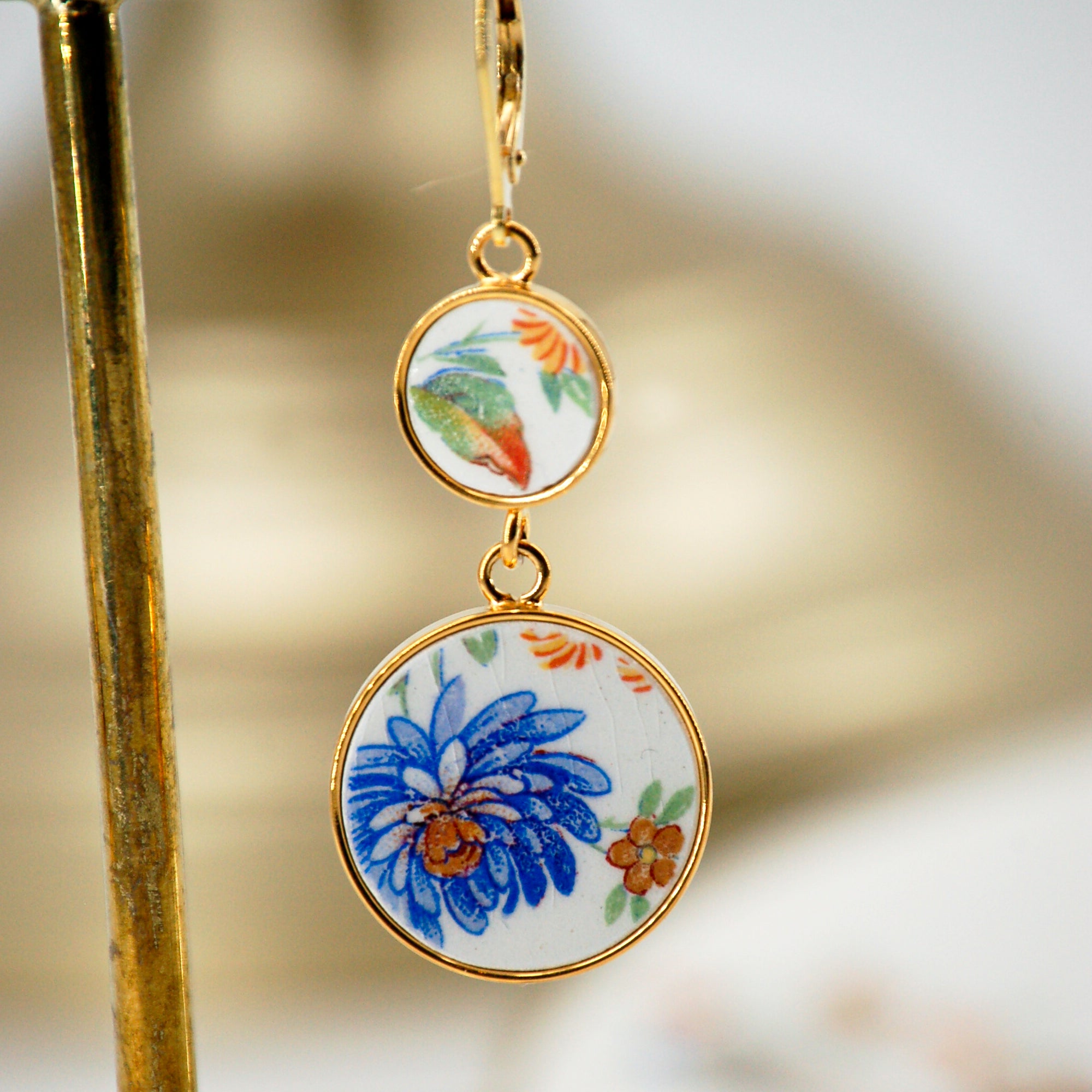 "Aster and its spring flowers" earrings, gold finish