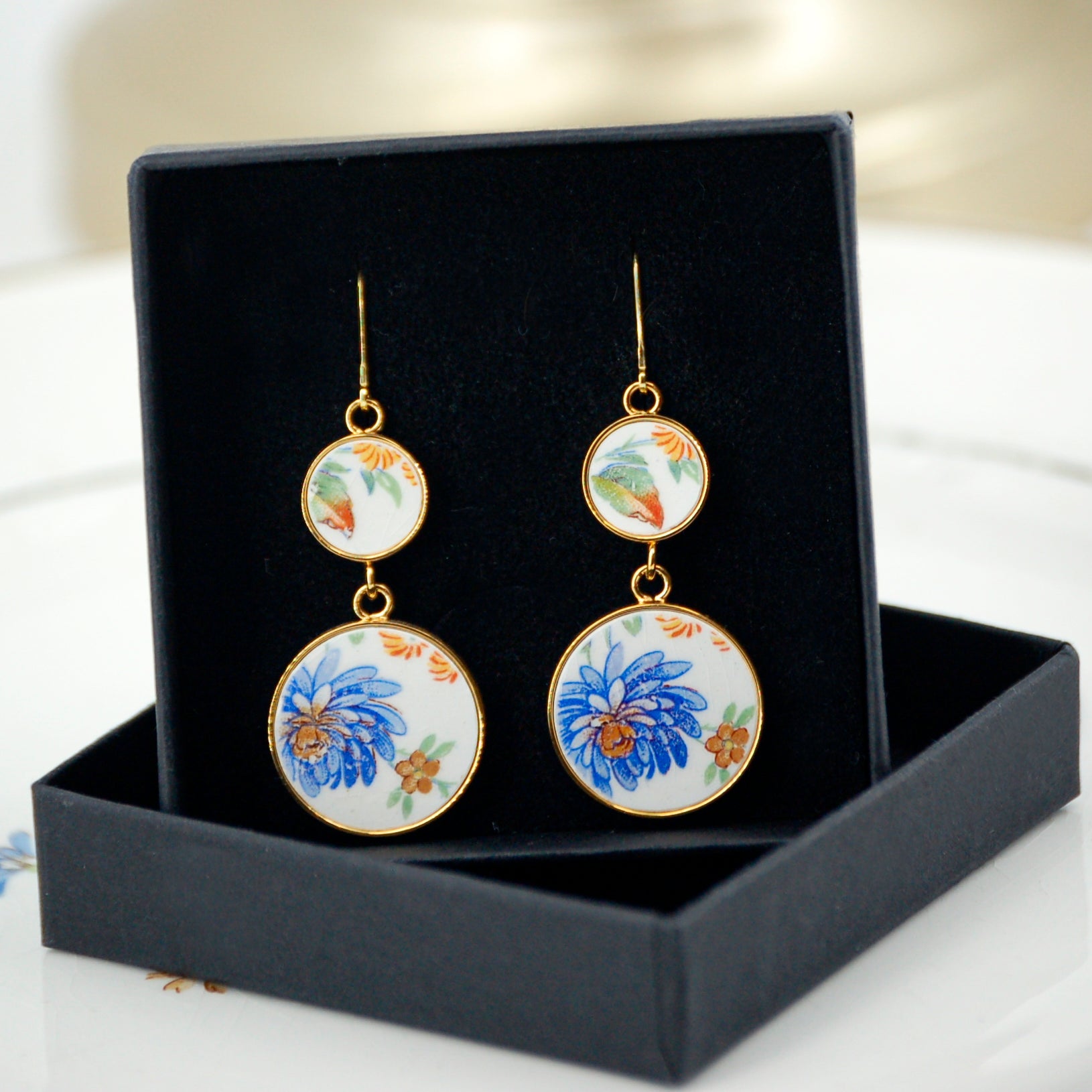 "Aster and its spring flowers" earrings, gold finish