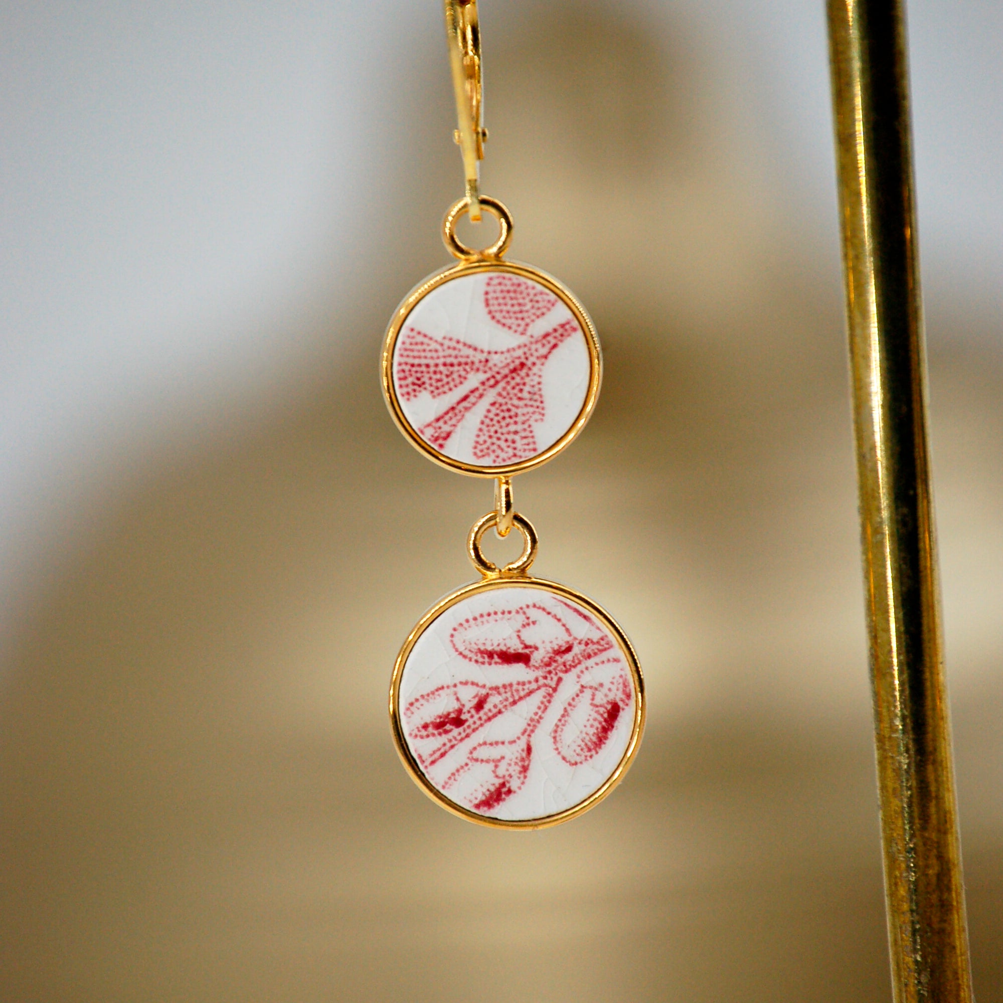 "Scrolls in old rose" earrings, gold finish