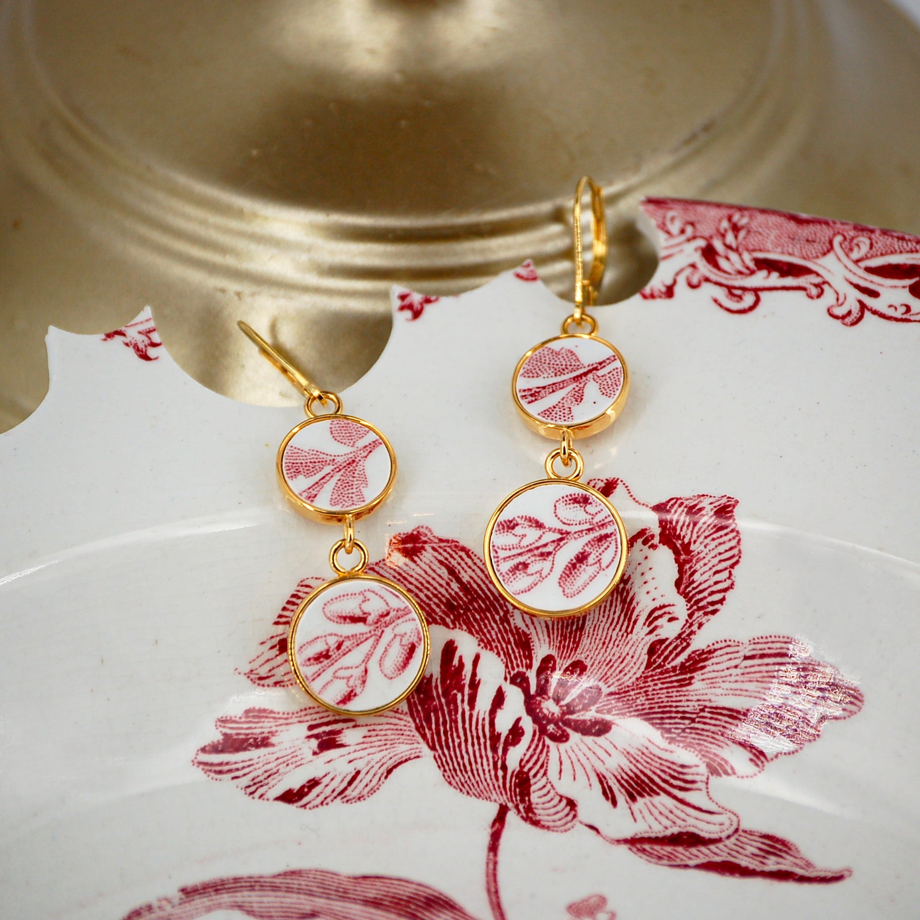 "Scrolls in old rose" earrings, gold finish