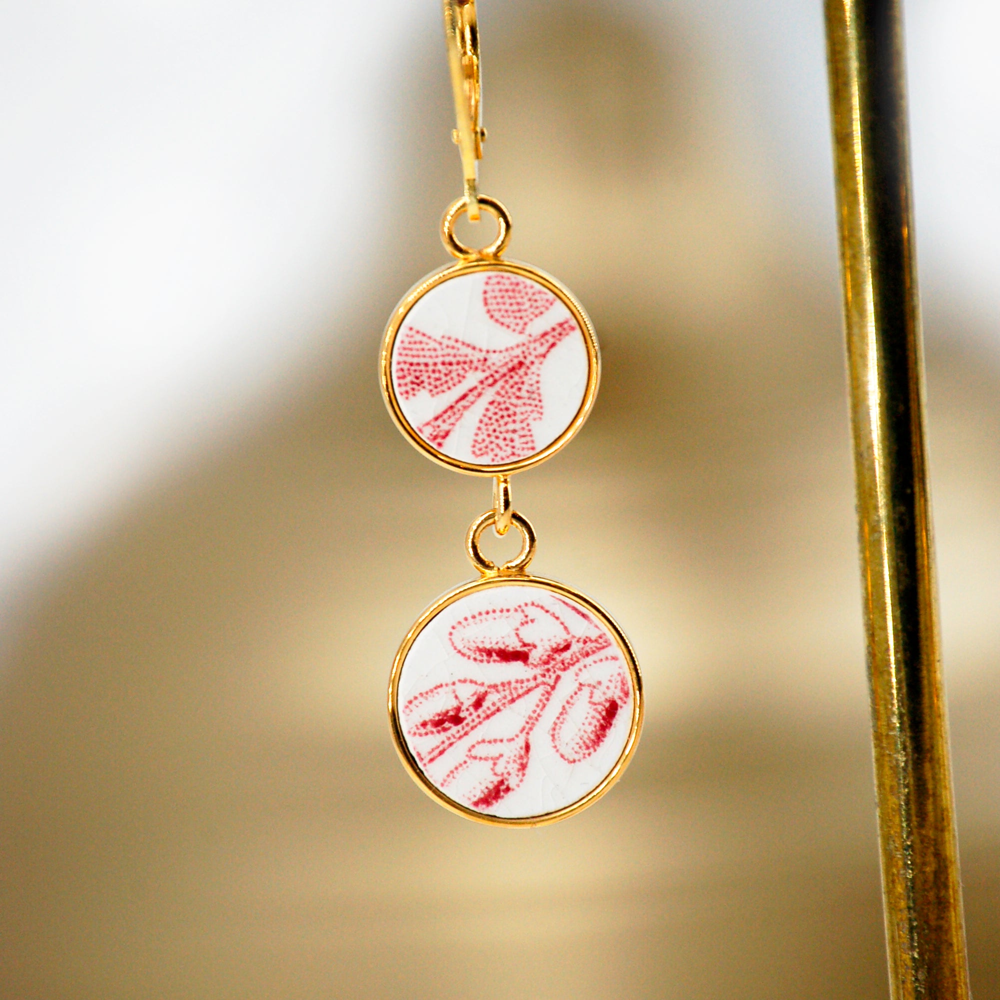 "Scrolls in old rose" earrings, gold finish