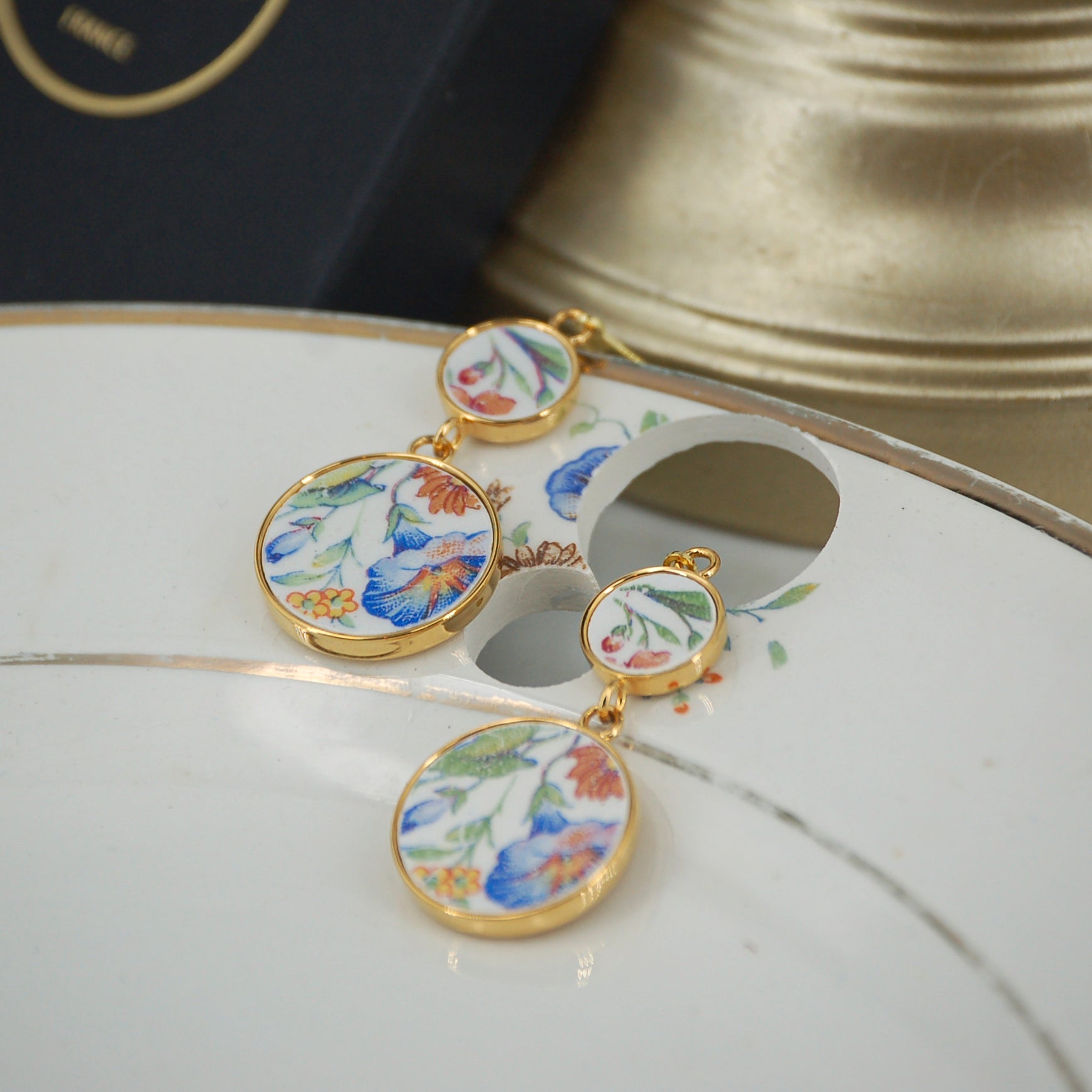 "Bellflower and its little flowers" earrings, gold finish