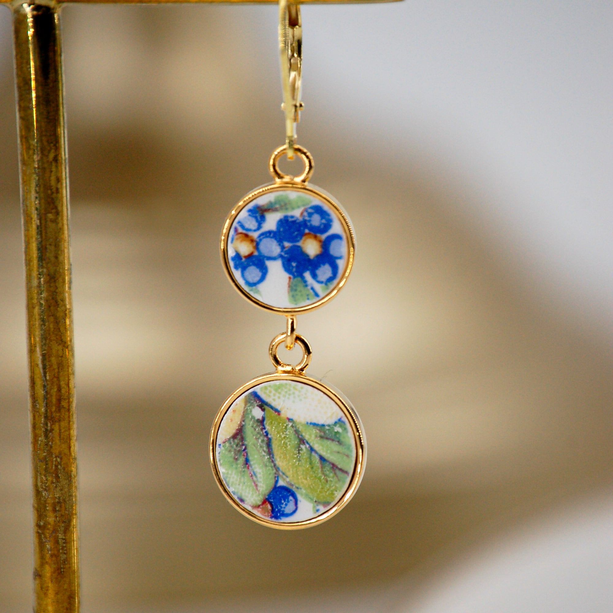 "Foliage and small blue flowers" earrings, gold finish