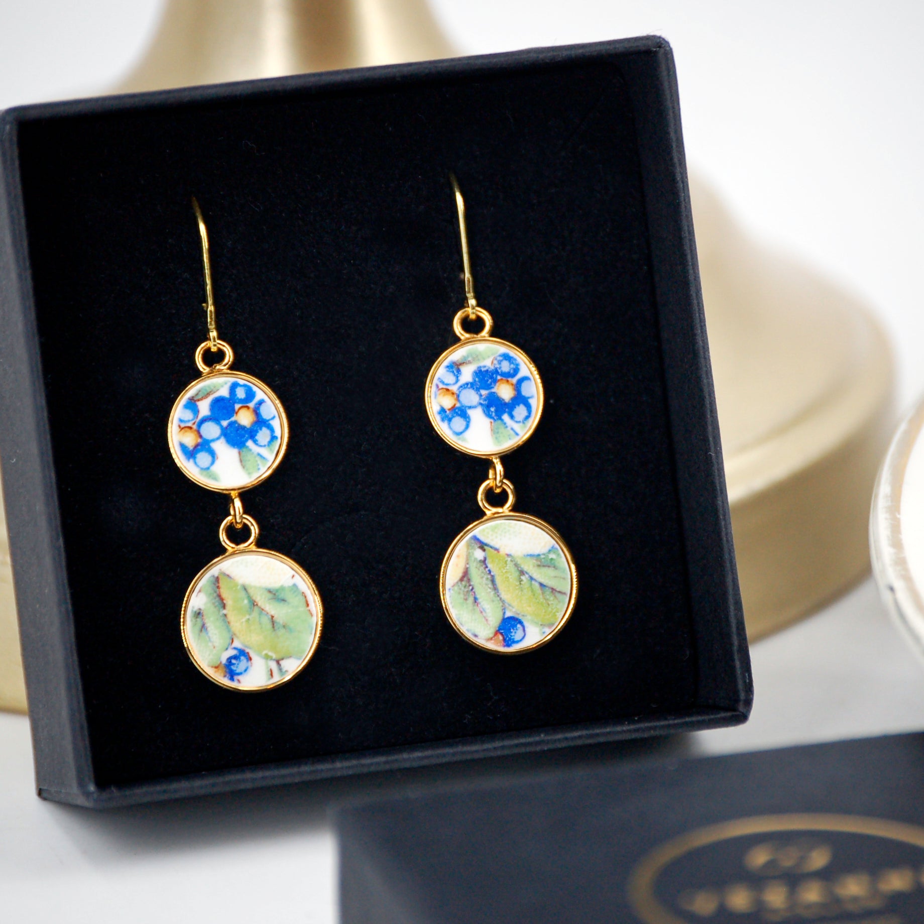 "Foliage and small blue flowers" earrings, gold finish