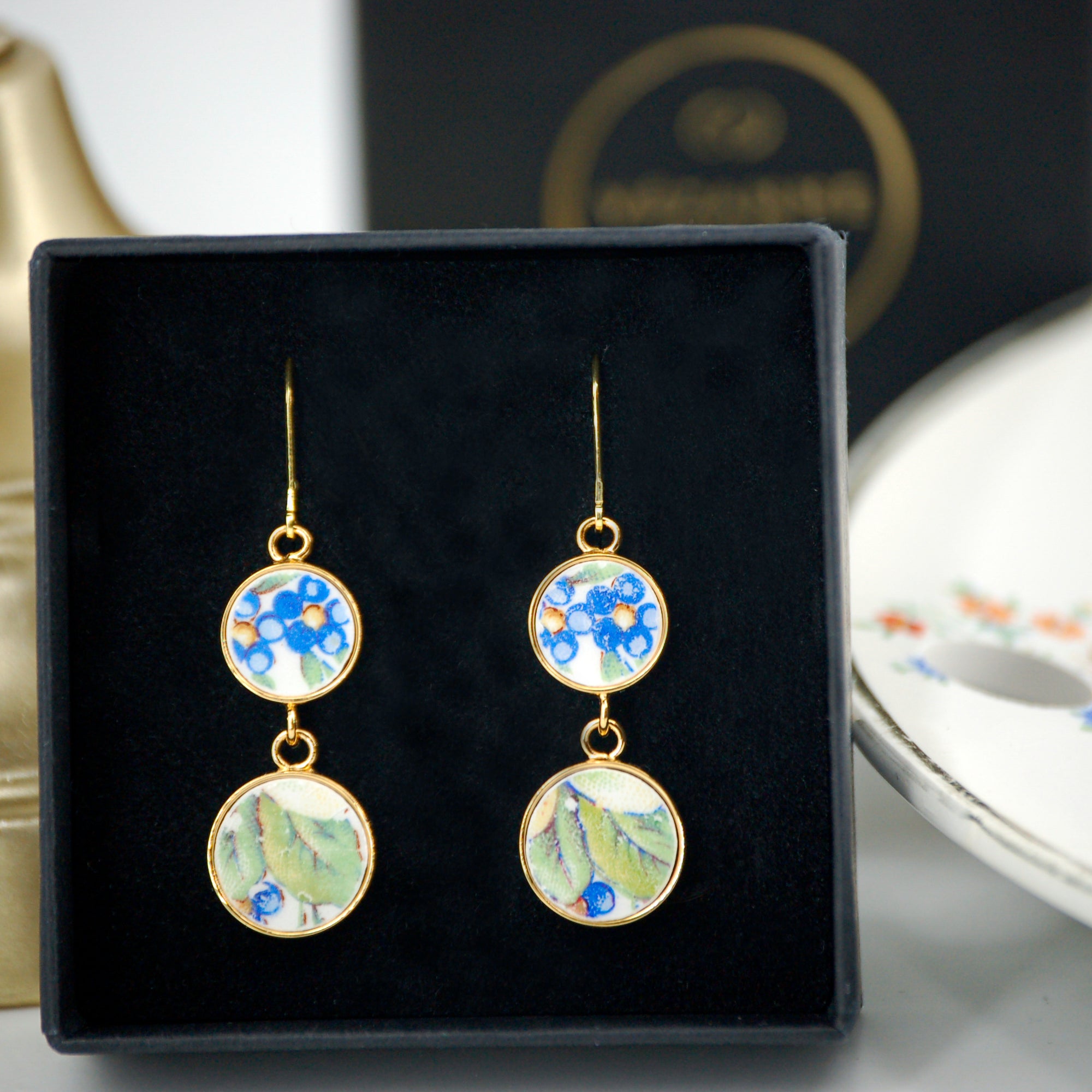 "Foliage and small blue flowers" earrings, gold finish