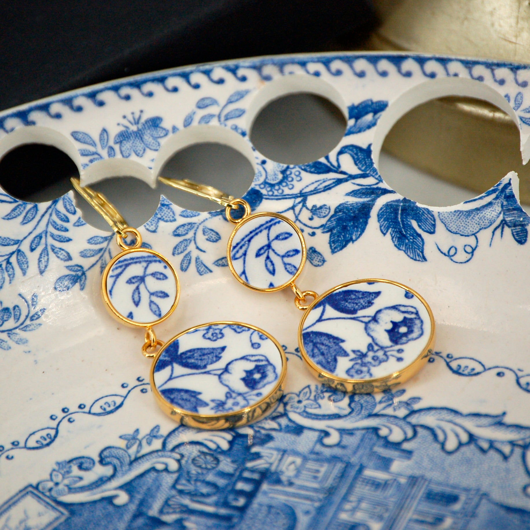 "Leaves and Flowers in the Wind" earrings, gold finish