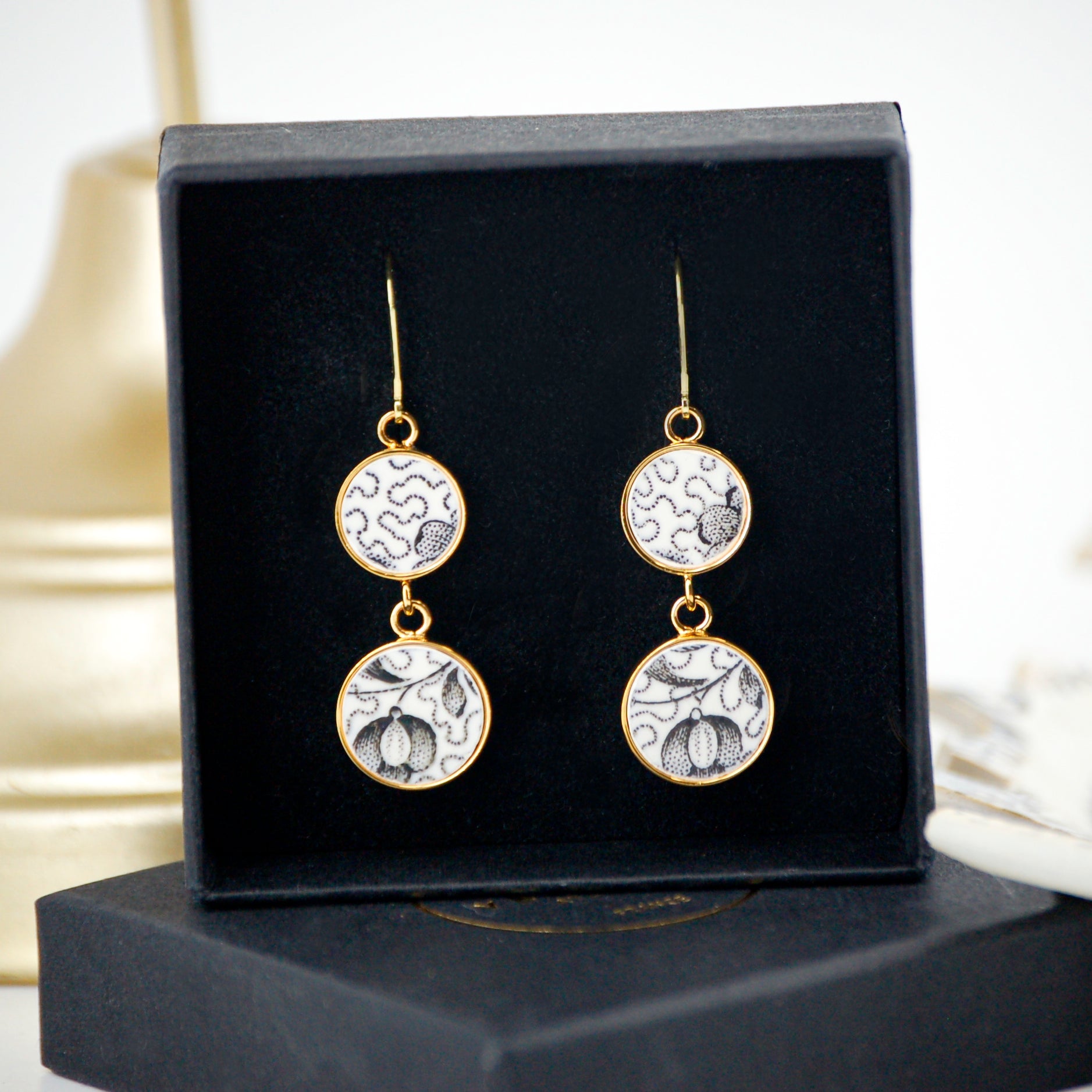 "Daffodil" earrings, gold finish