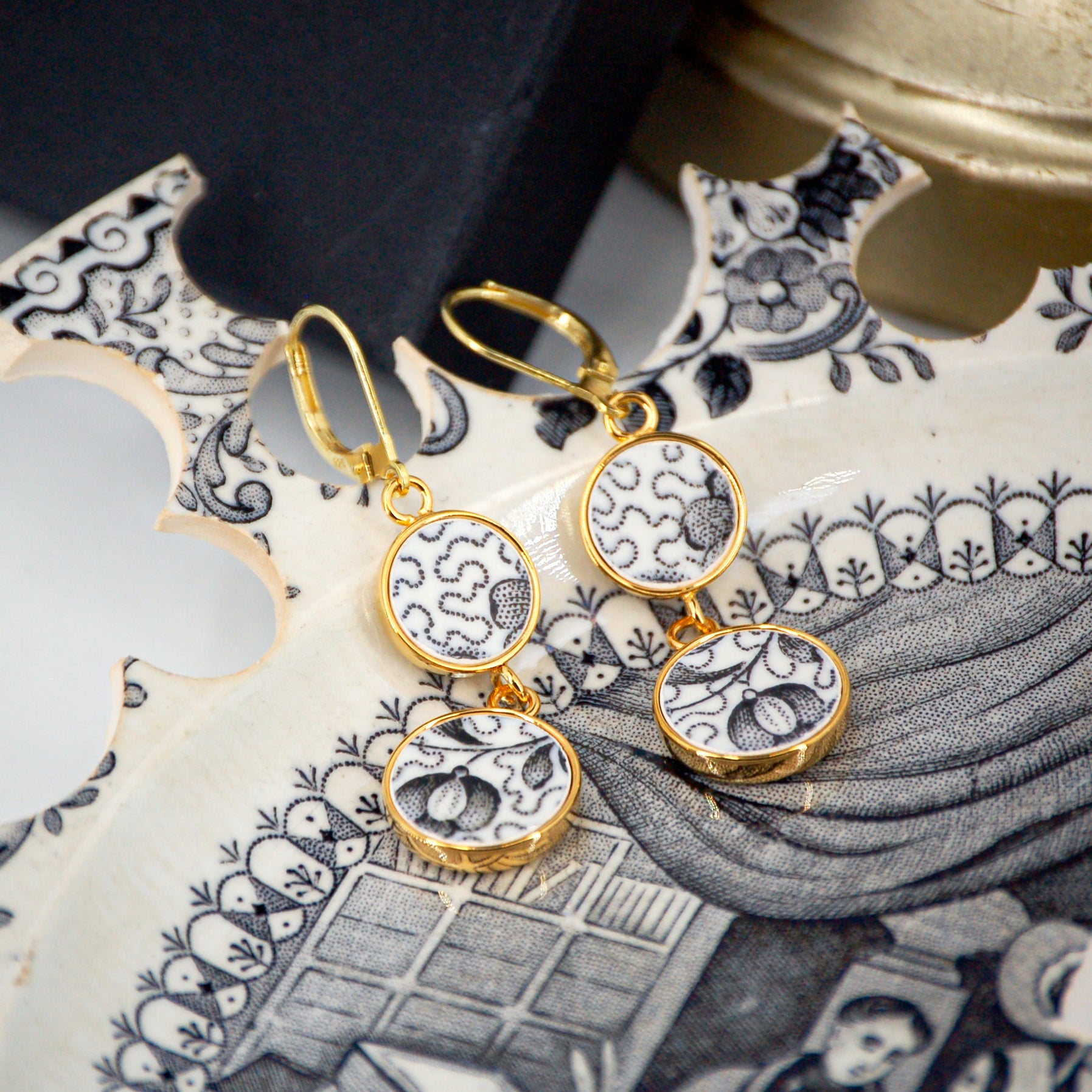 "Daffodil" earrings, gold finish