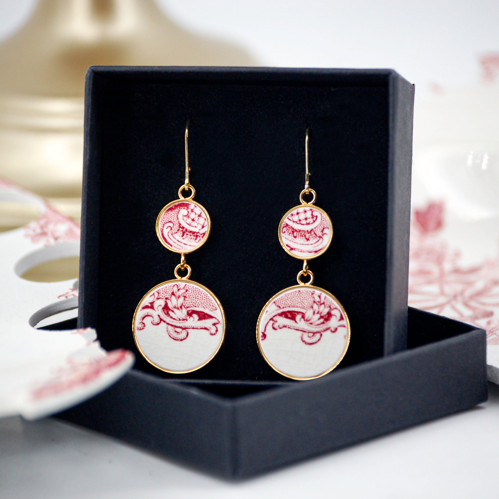 Boucles d'oreilles "Ornement en vieux rose, finition or