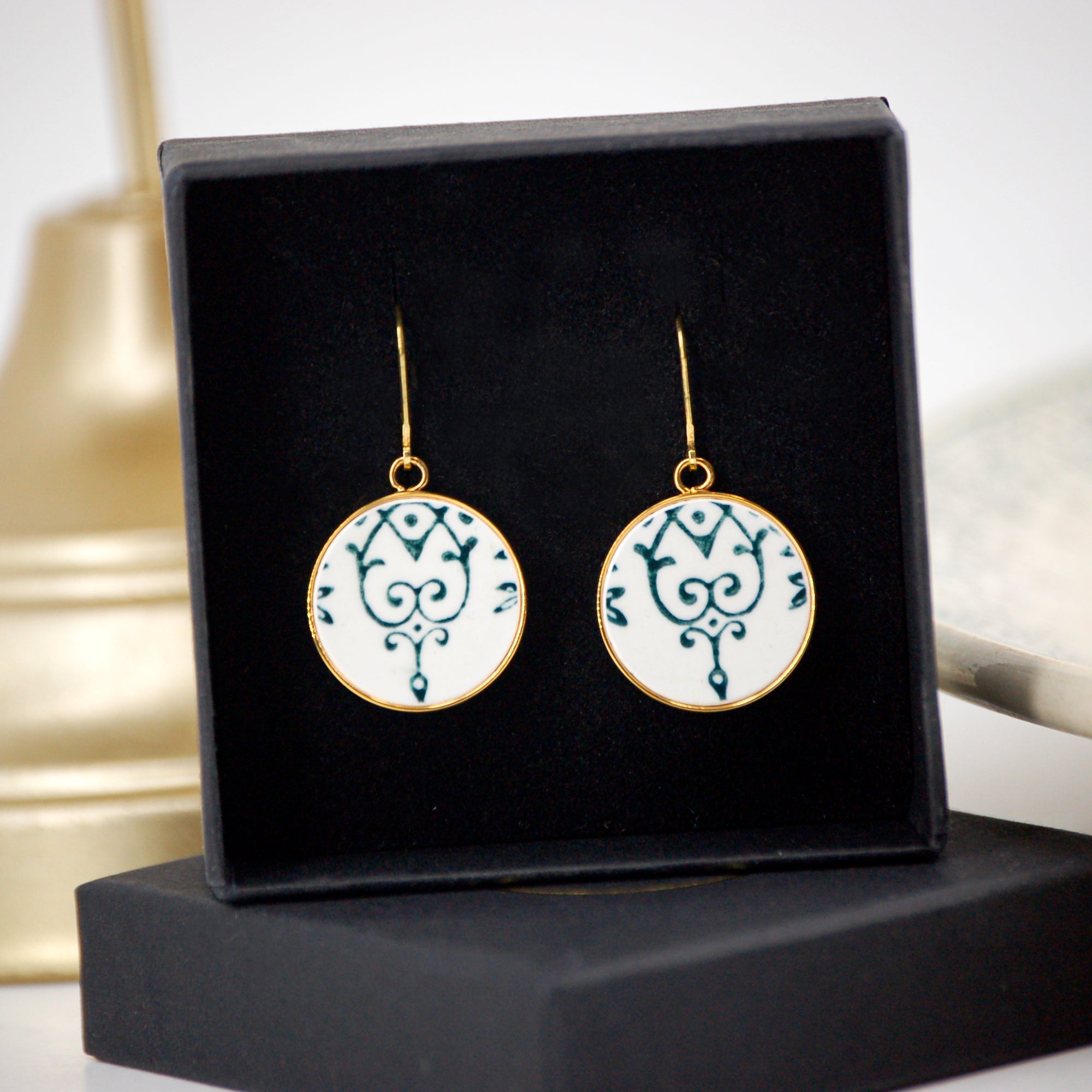 Boucles d'oreilles "Volutes vertes", finition or