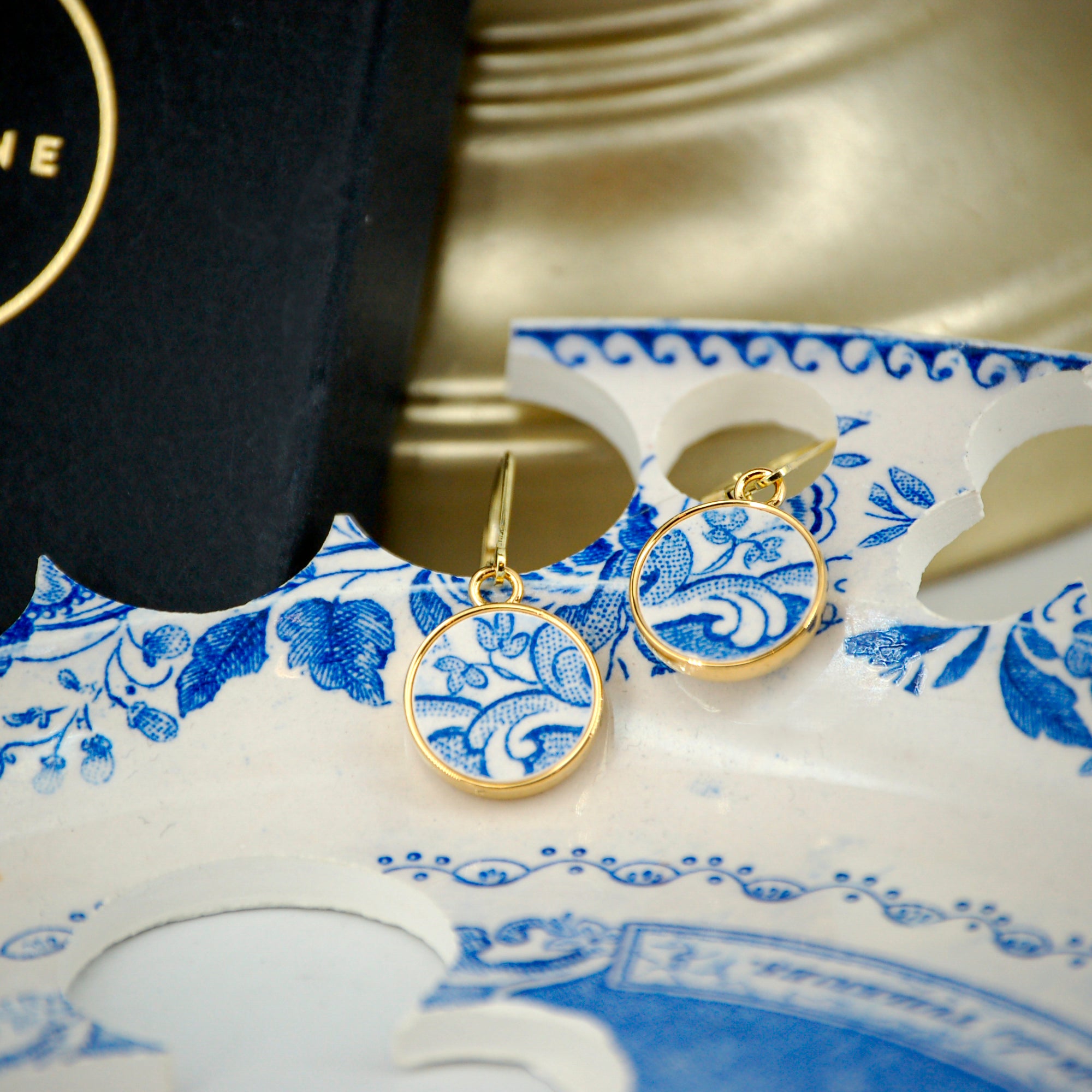 "Small flowers and blue swirls" earrings, gold finish