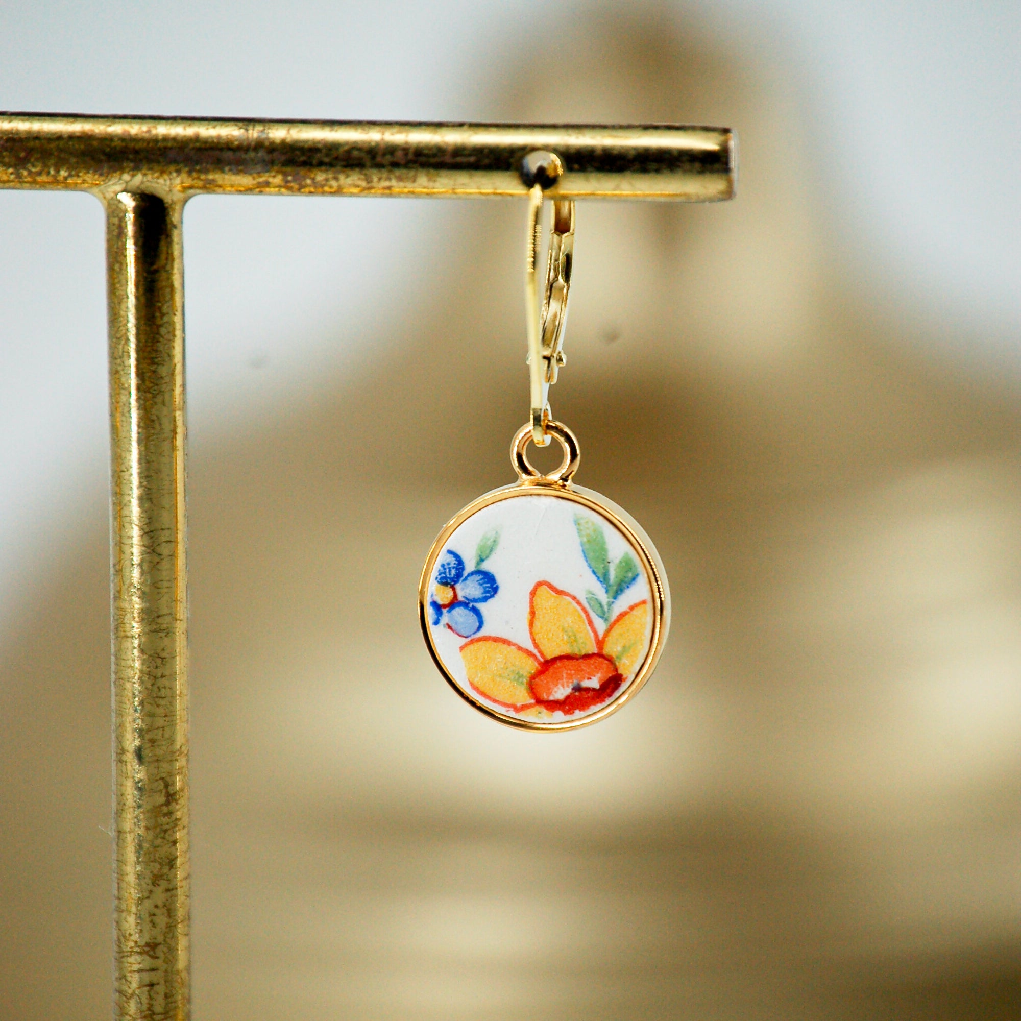 "Beautiful Daffodil" earrings, gold finish