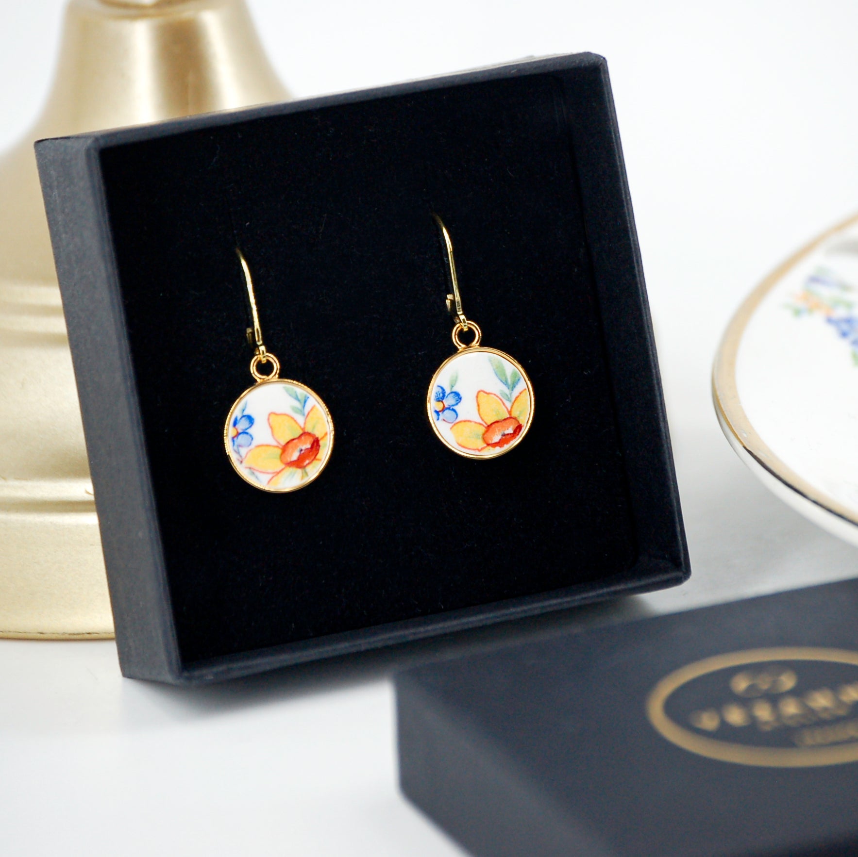 "Beautiful Daffodil" earrings, gold finish