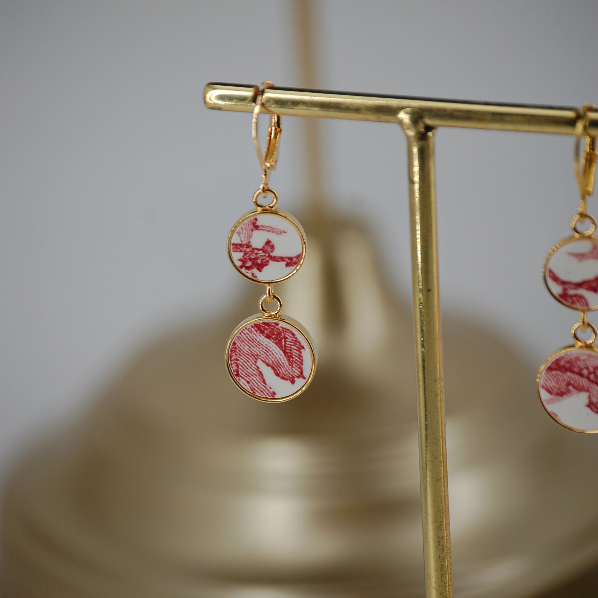 "Footprints in old rose" earrings, gold finish