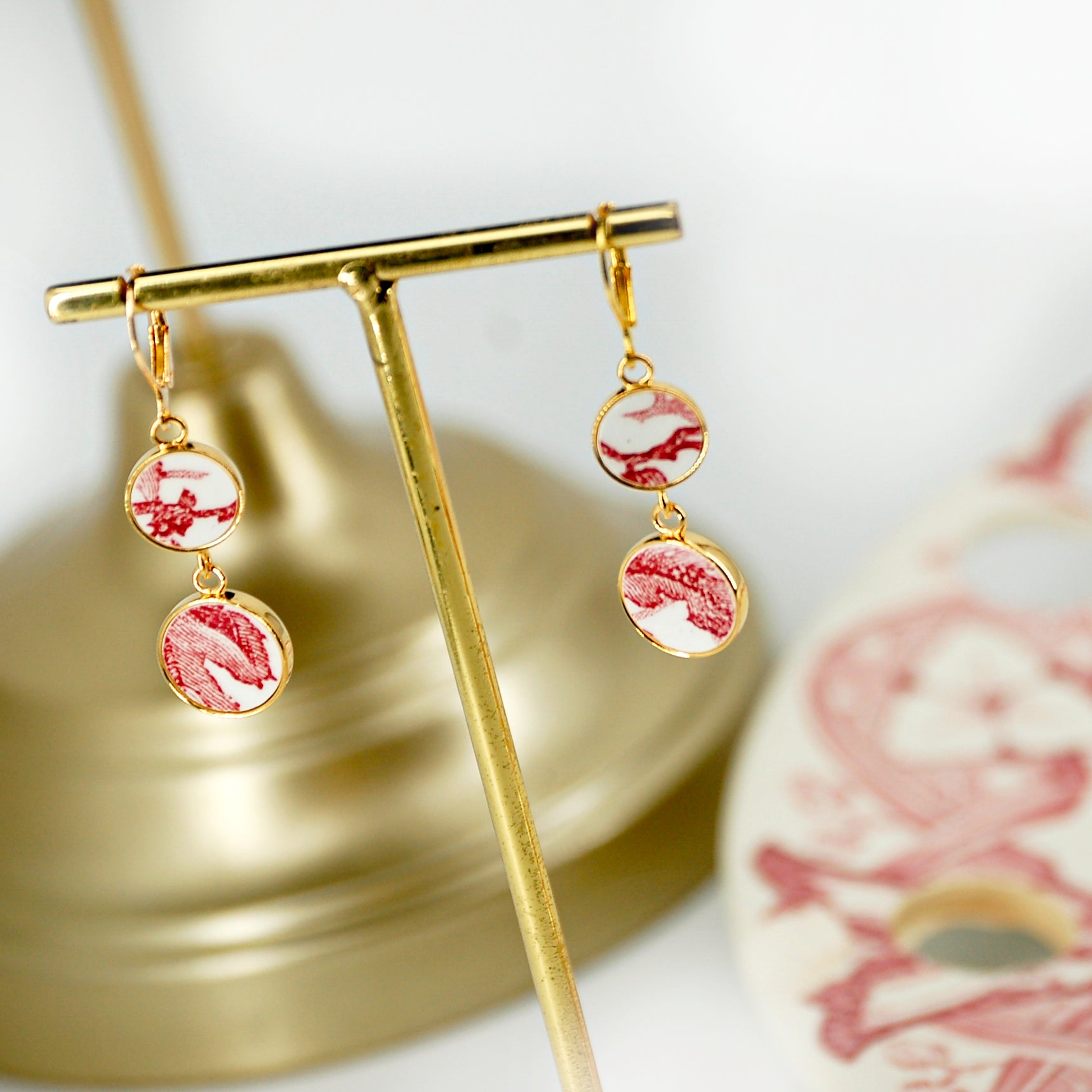 "Footprints in old rose" earrings, gold finish
