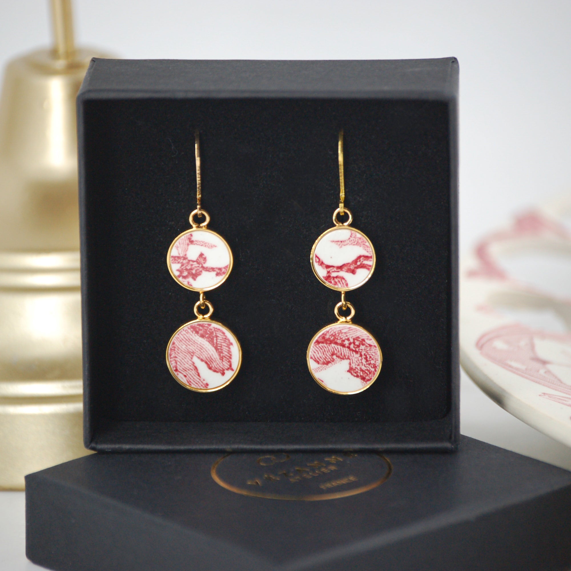"Footprints in old rose" earrings, gold finish
