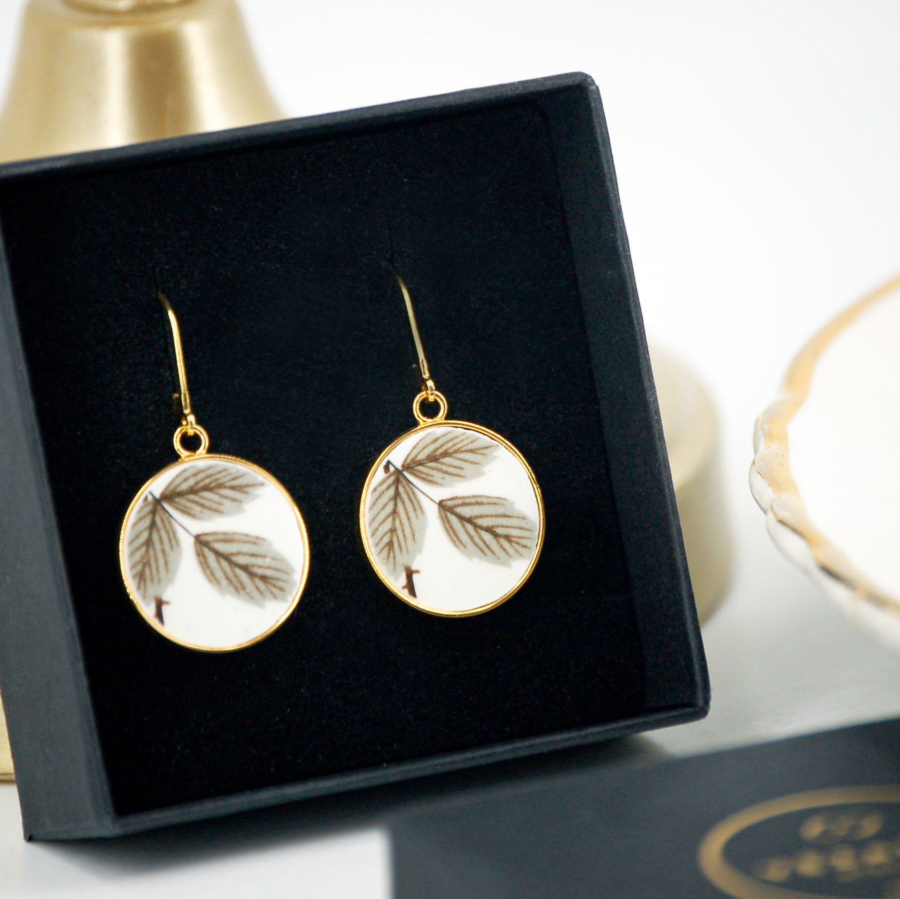 "Small Leaves" earrings, gold finish