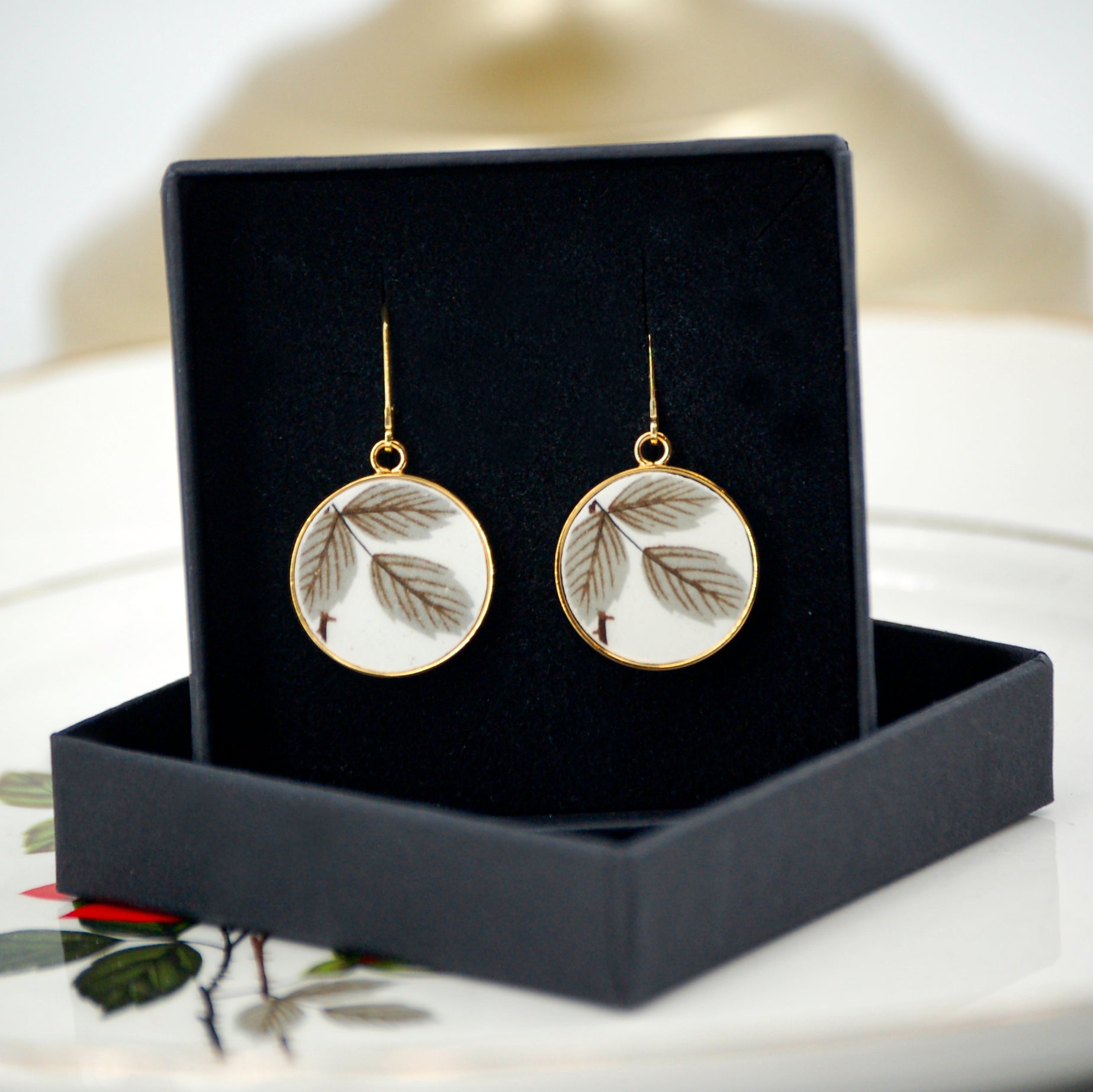 "Small Leaves" earrings, gold finish