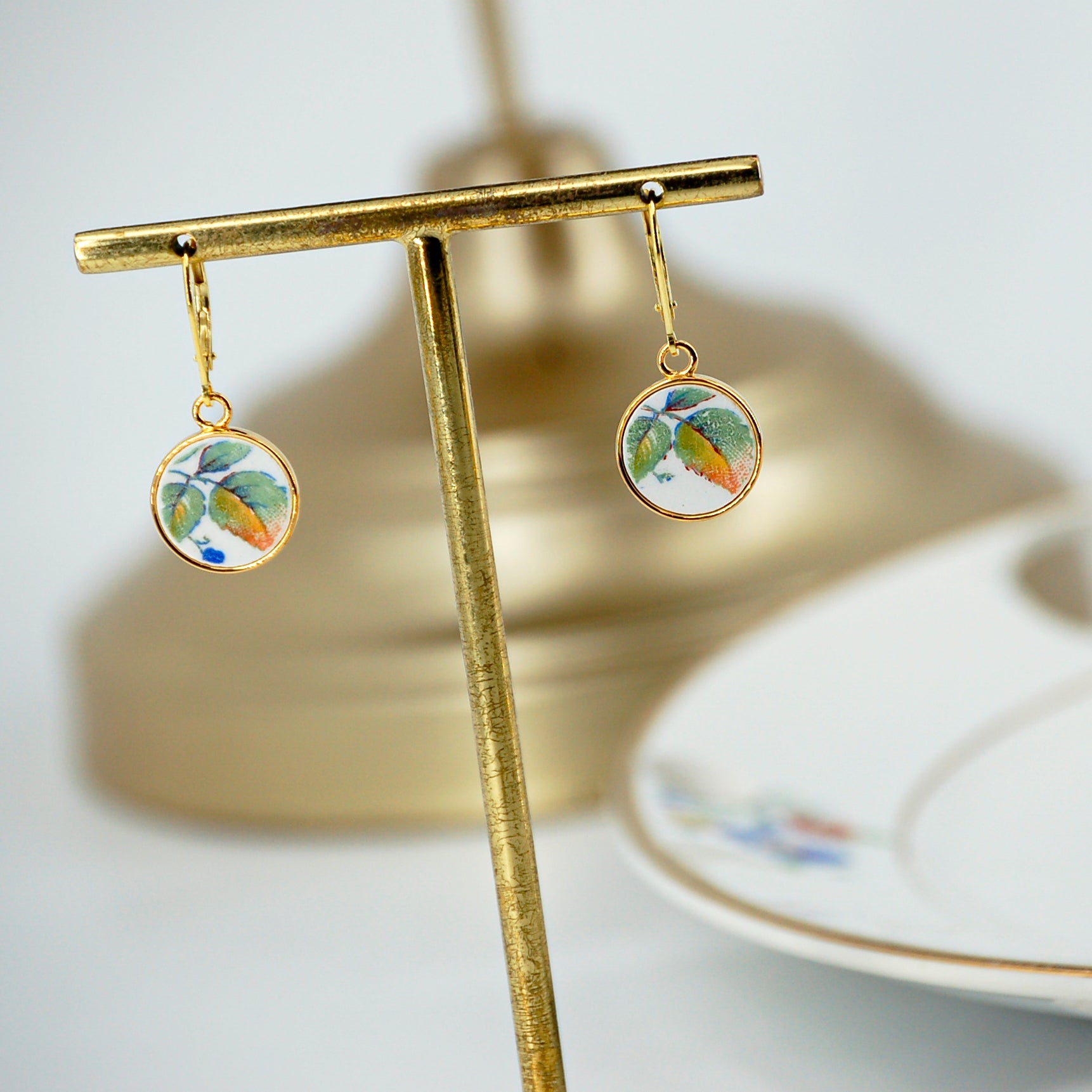 "Berry Leaves" earrings, gold finish