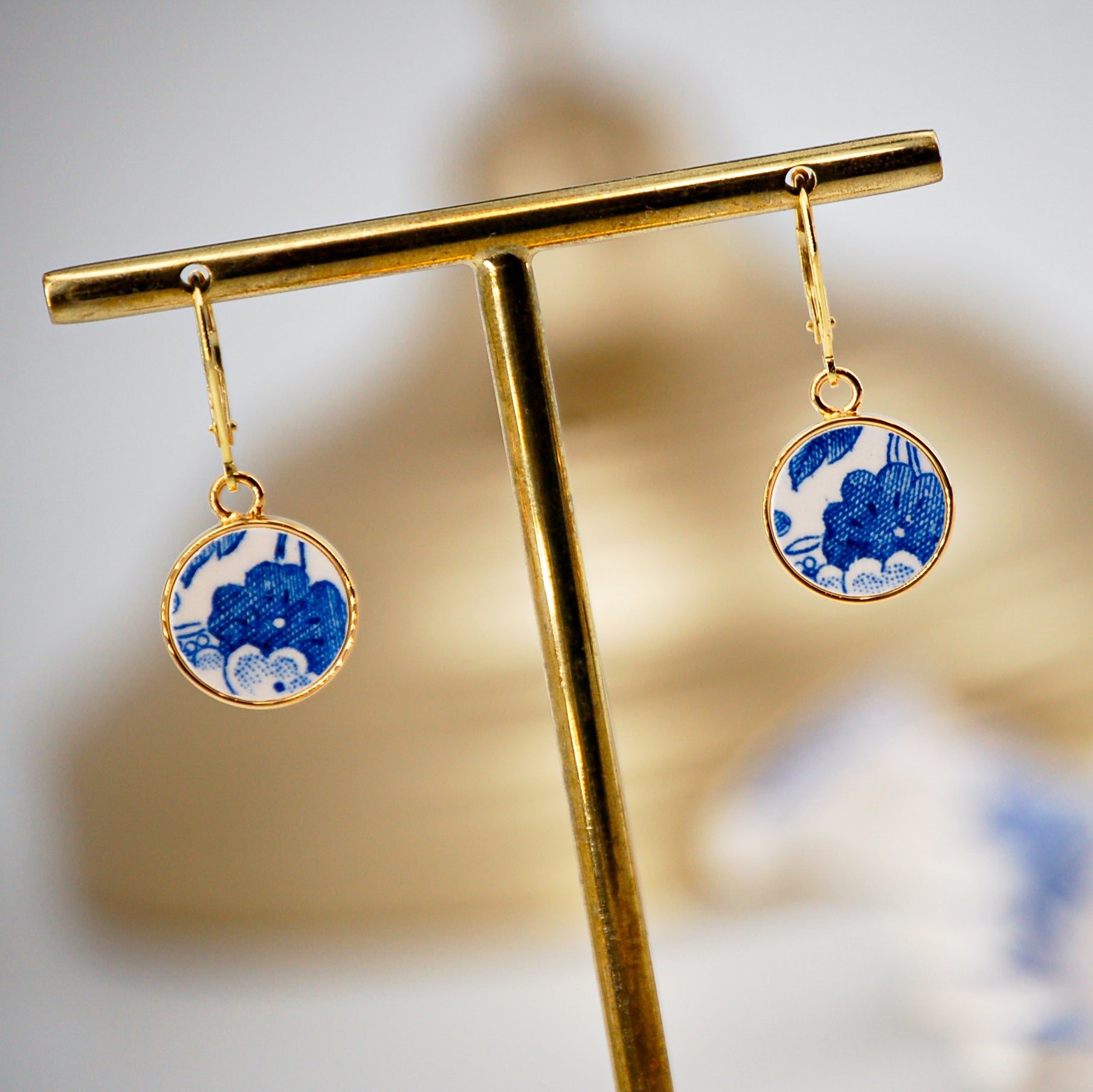 Boucles d'oreilles "Petites fleurs bleues", finition or