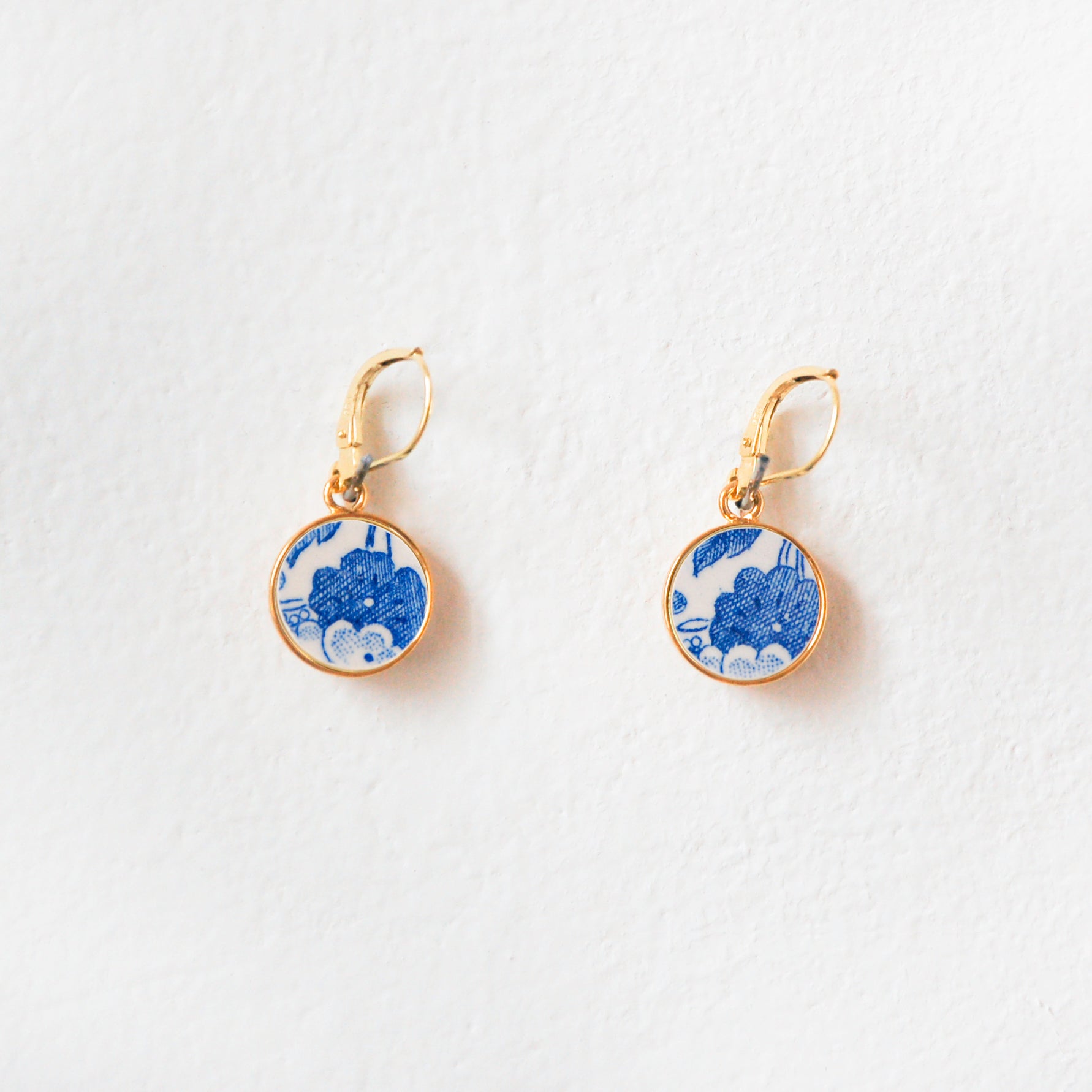 Boucles d'oreilles "Petites fleurs bleues", finition or
