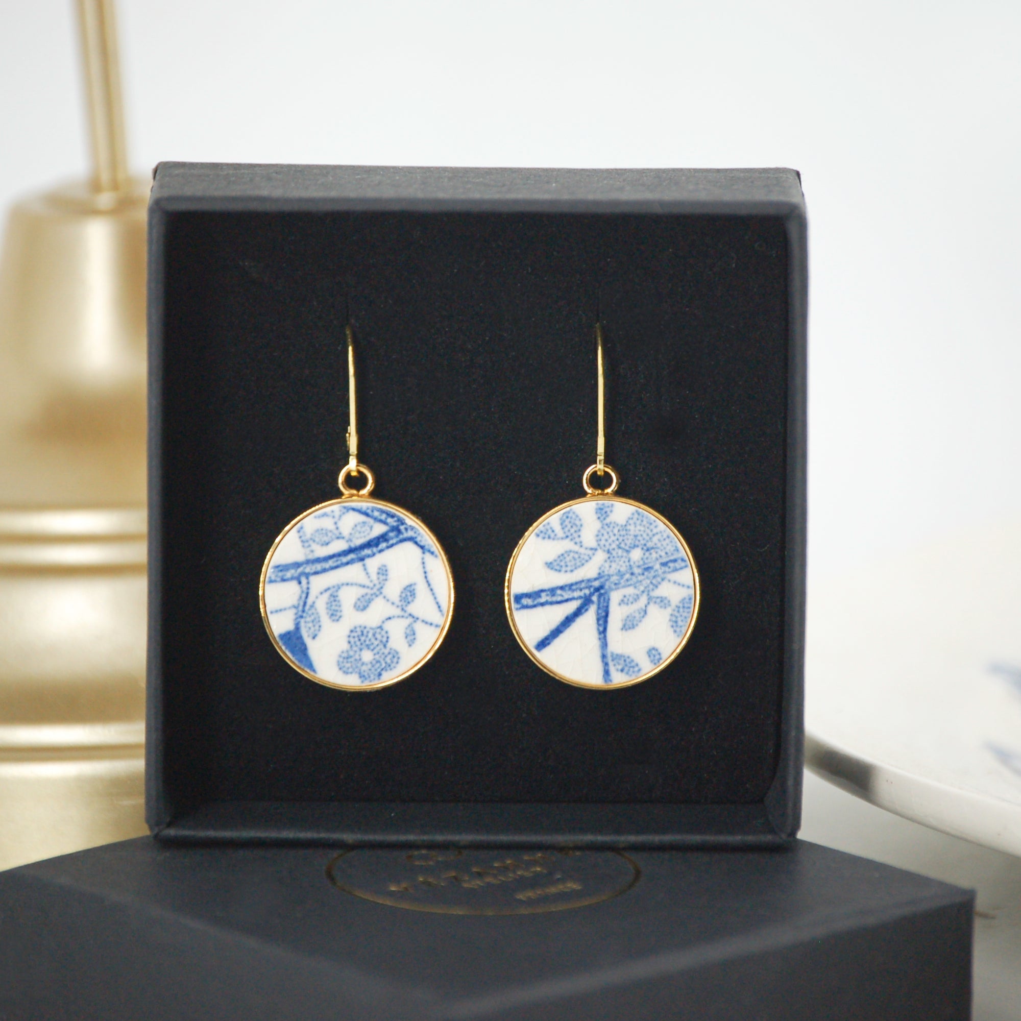 "Dotted Flowers" earrings, gold finish