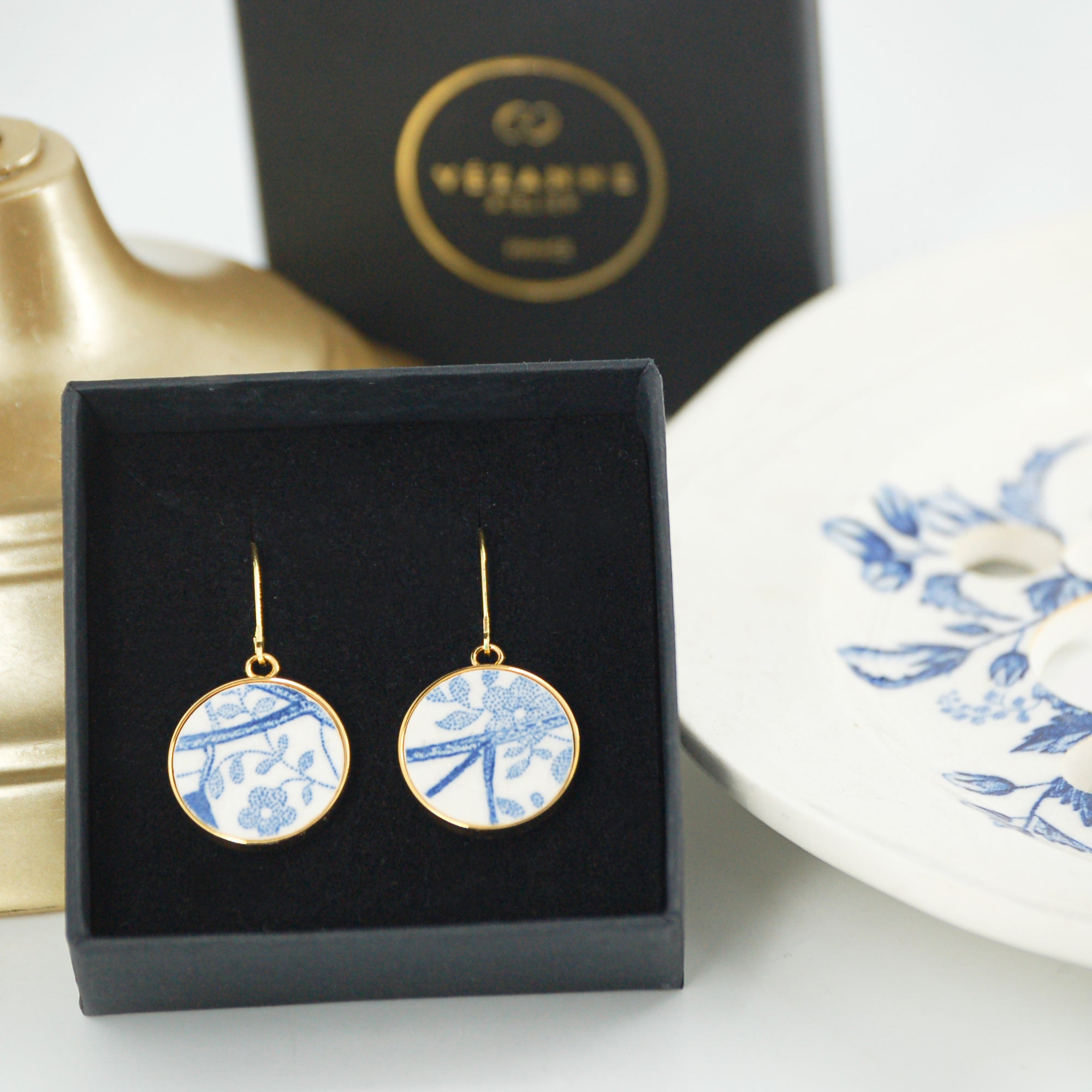 "Dotted Flowers" earrings, gold finish