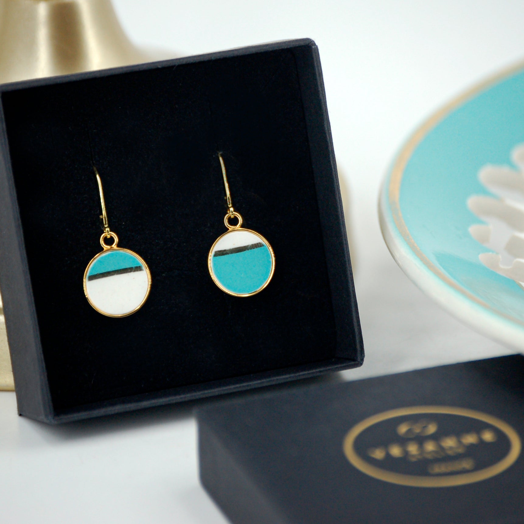 "Asymmetrical Horizon" earrings, gold finish