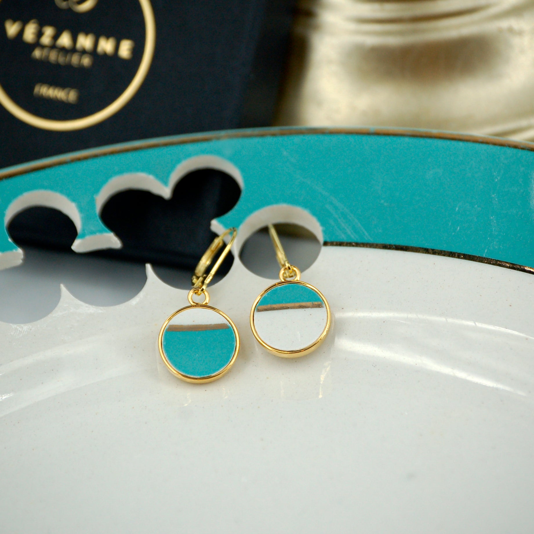 "Asymmetrical Horizon" earrings, gold finish