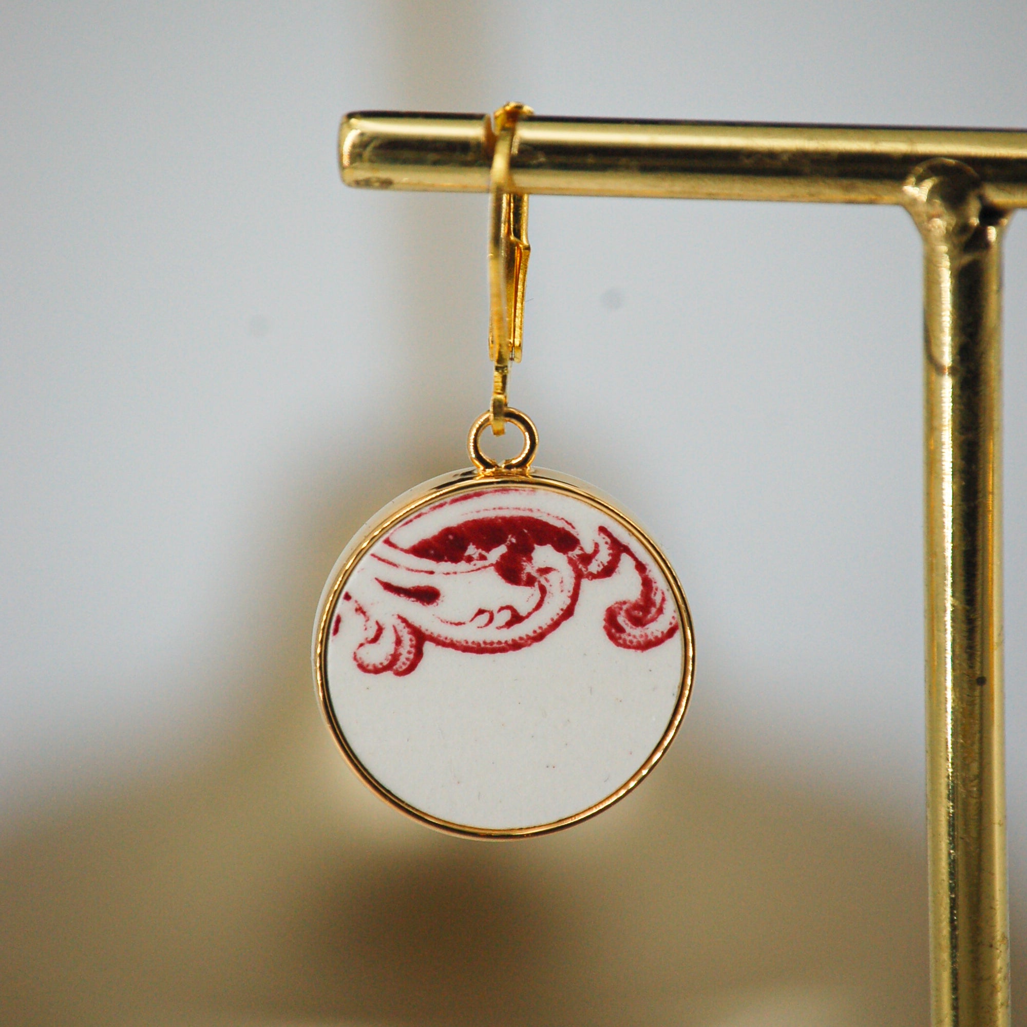 Boucles d'oreilles "Les volutes en vieux rose", finition or