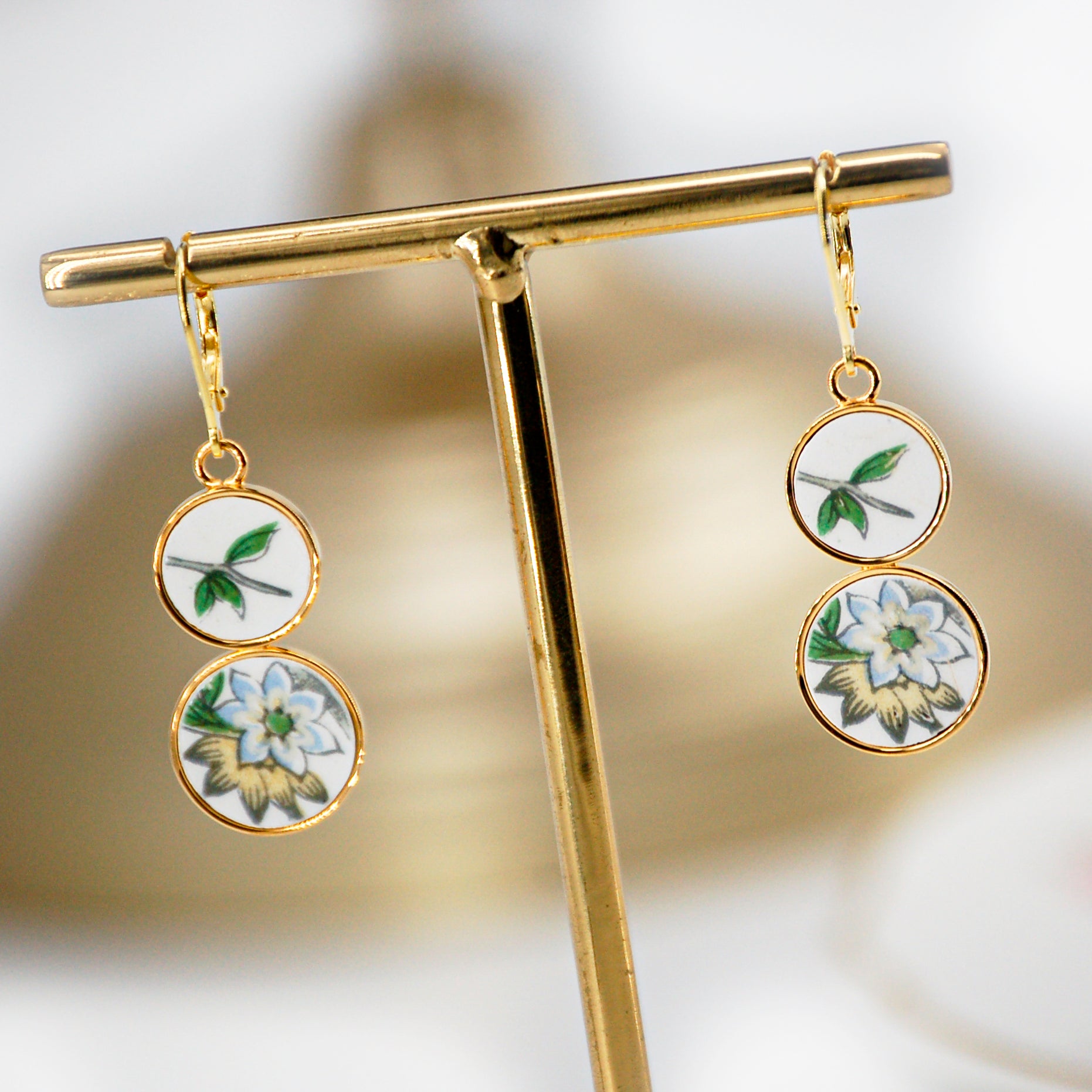"Freshness of a Flower" earrings, gold finish