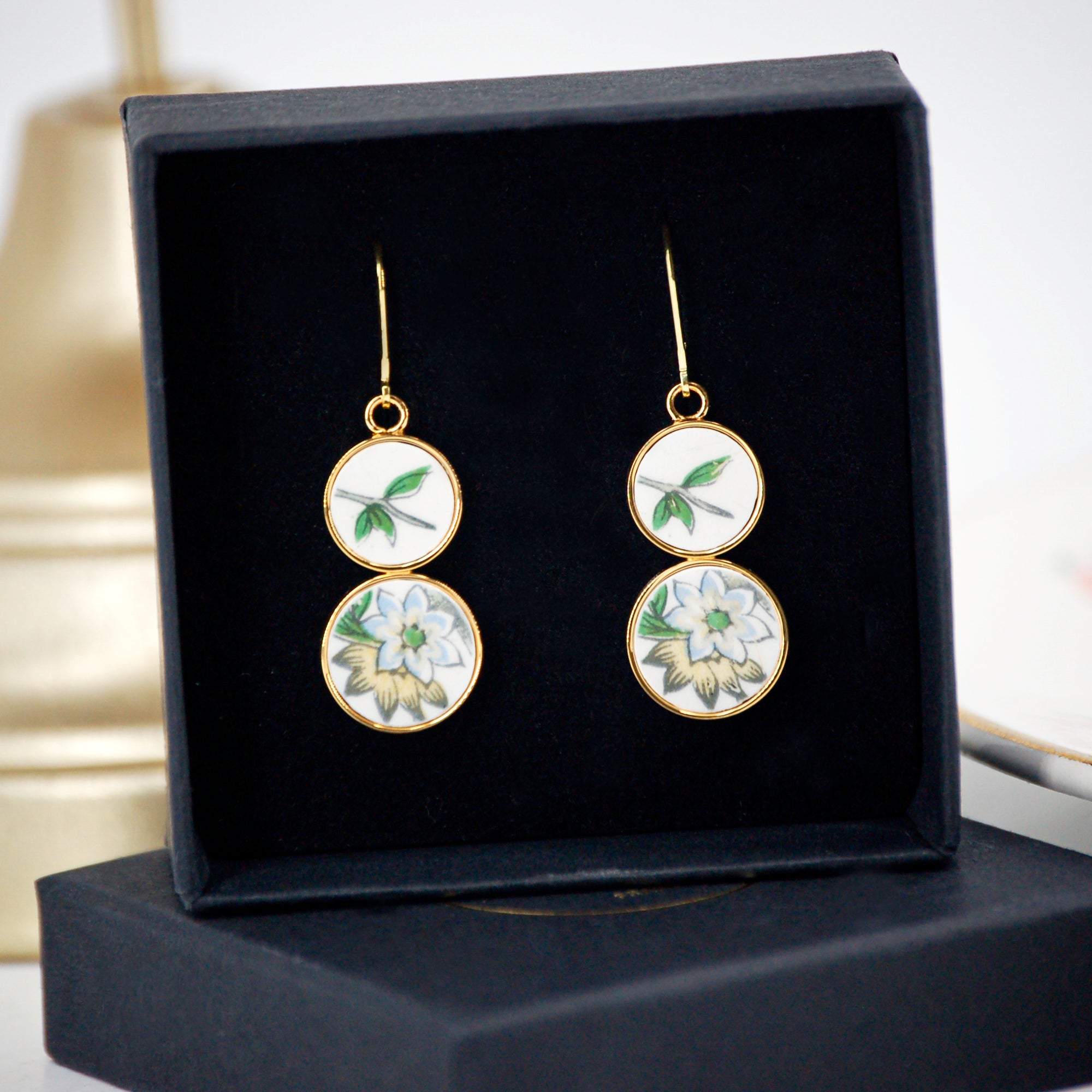 "Freshness of a Flower" earrings, gold finish