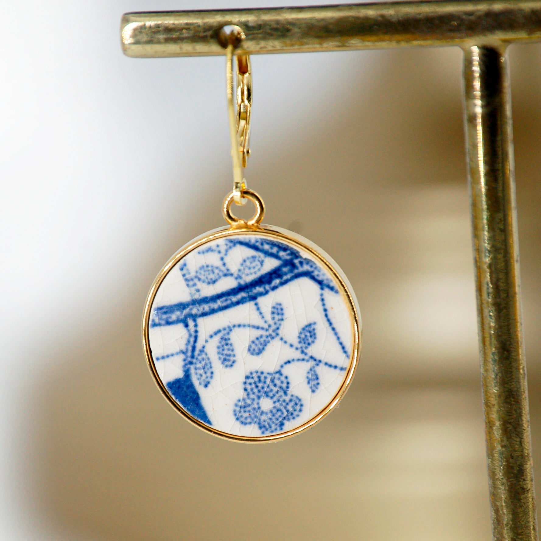 "Dotted Flowers" earrings, gold finish
