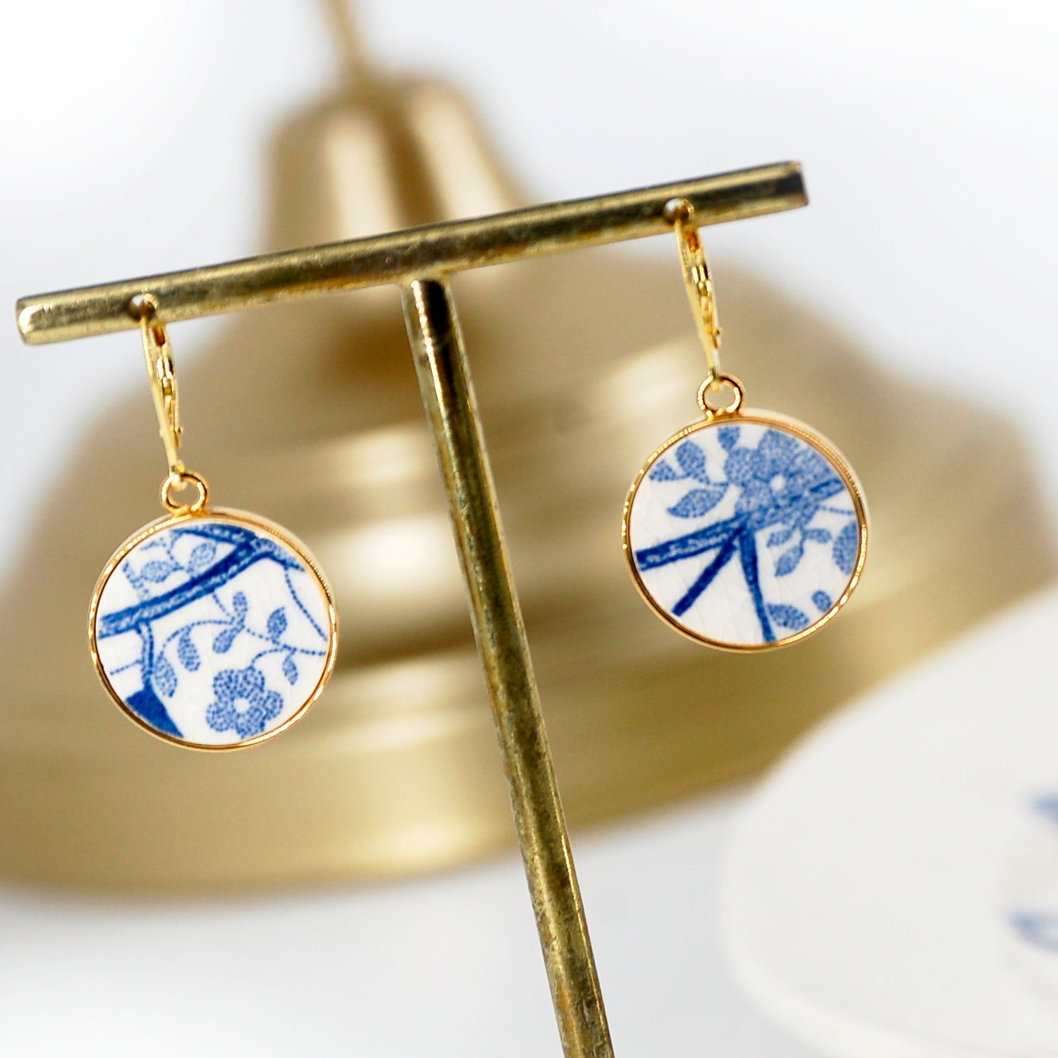 "Dotted Flowers" earrings, gold finish
