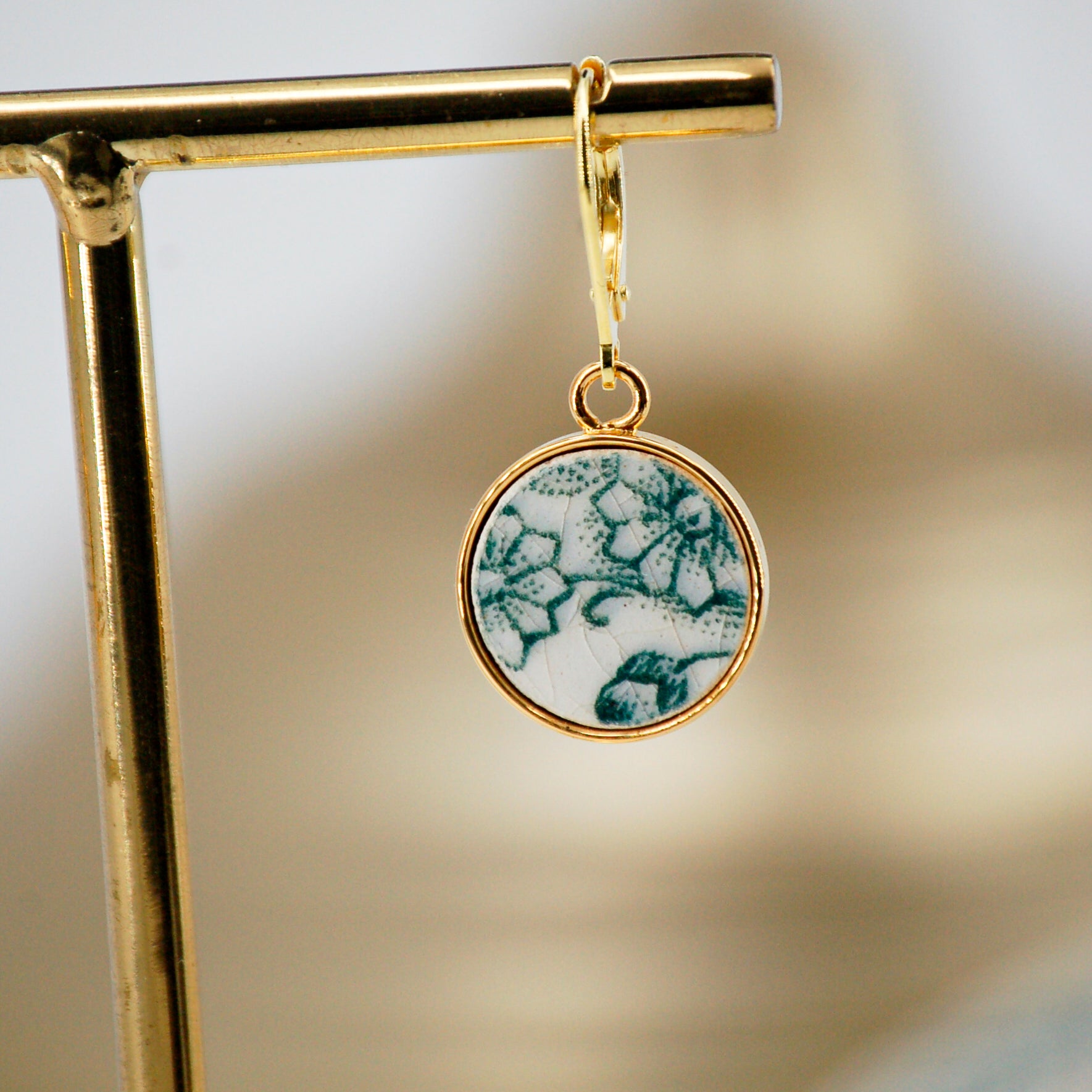 "Small green flowers" earrings, gold finish