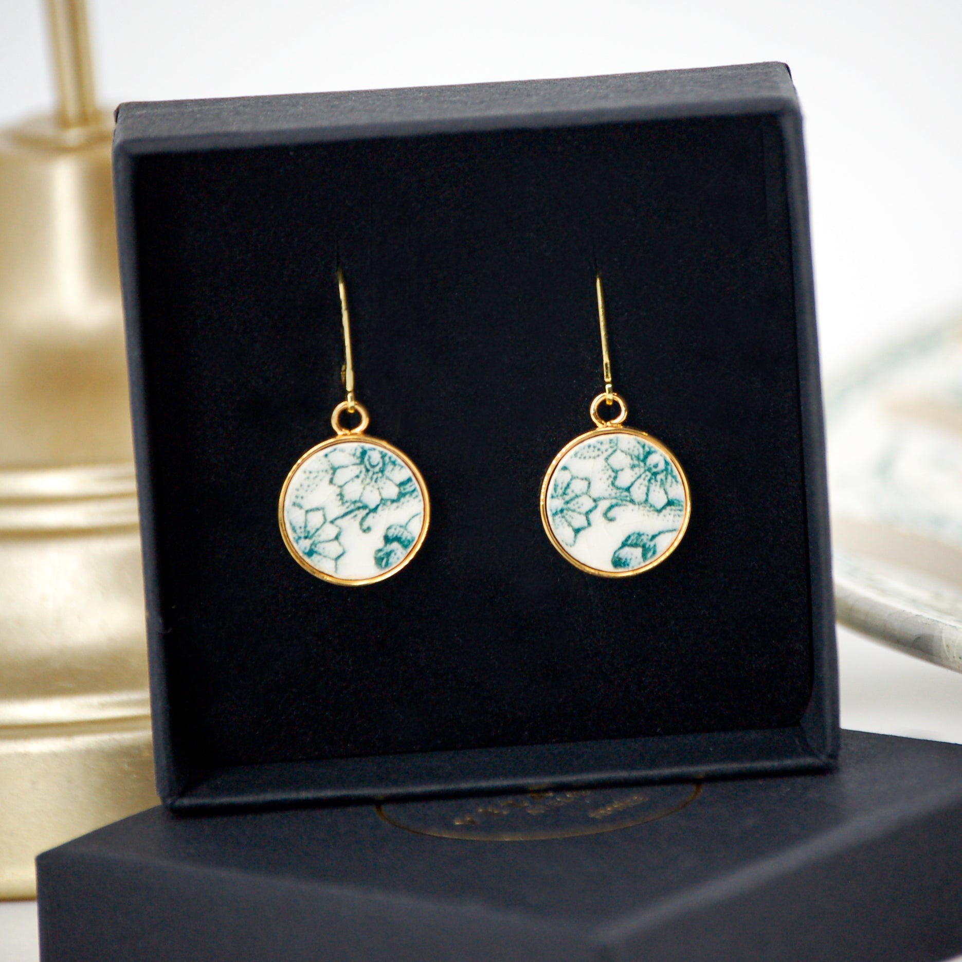 "Small green flowers" earrings, gold finish