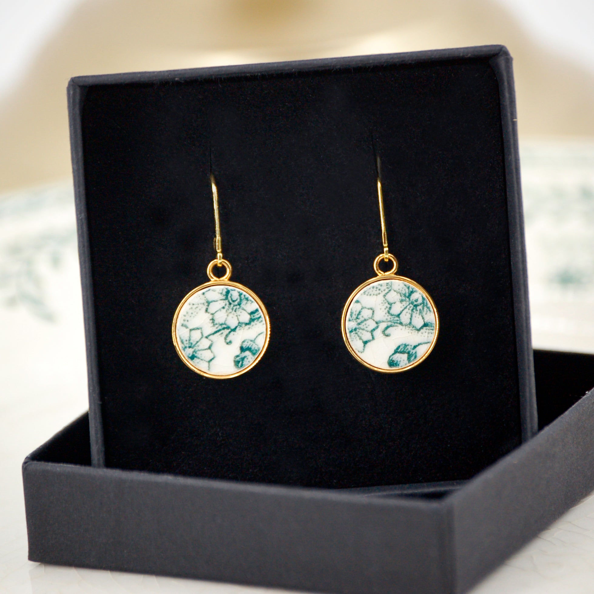 "Small green flowers" earrings, gold finish