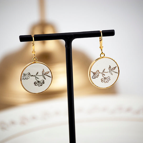 "Small flowers and golden leaves" earrings, gold finish