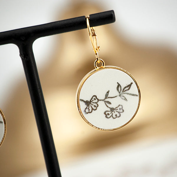 "Small flowers and golden leaves" earrings, gold finish