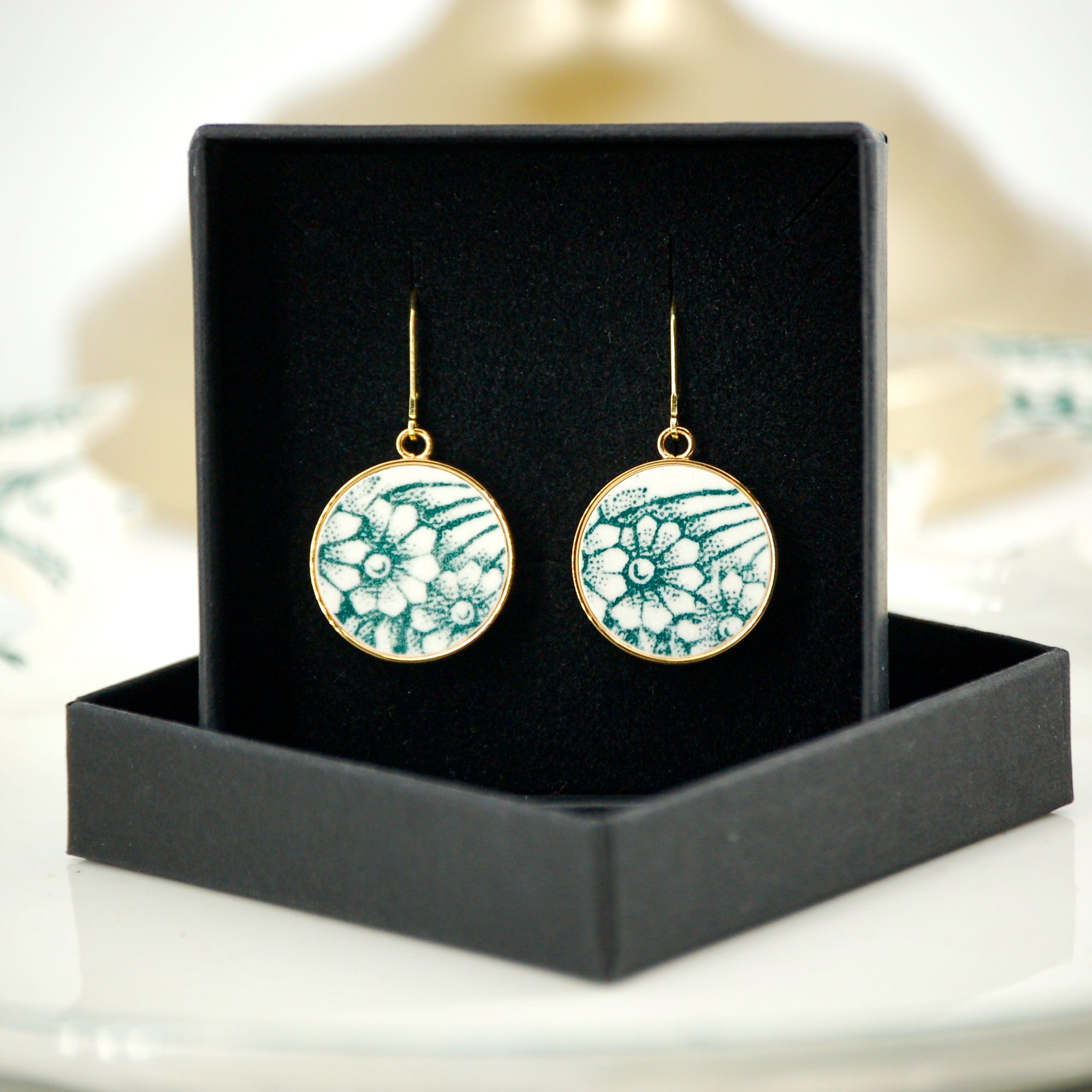 "Green Flowers" earrings, gold finish