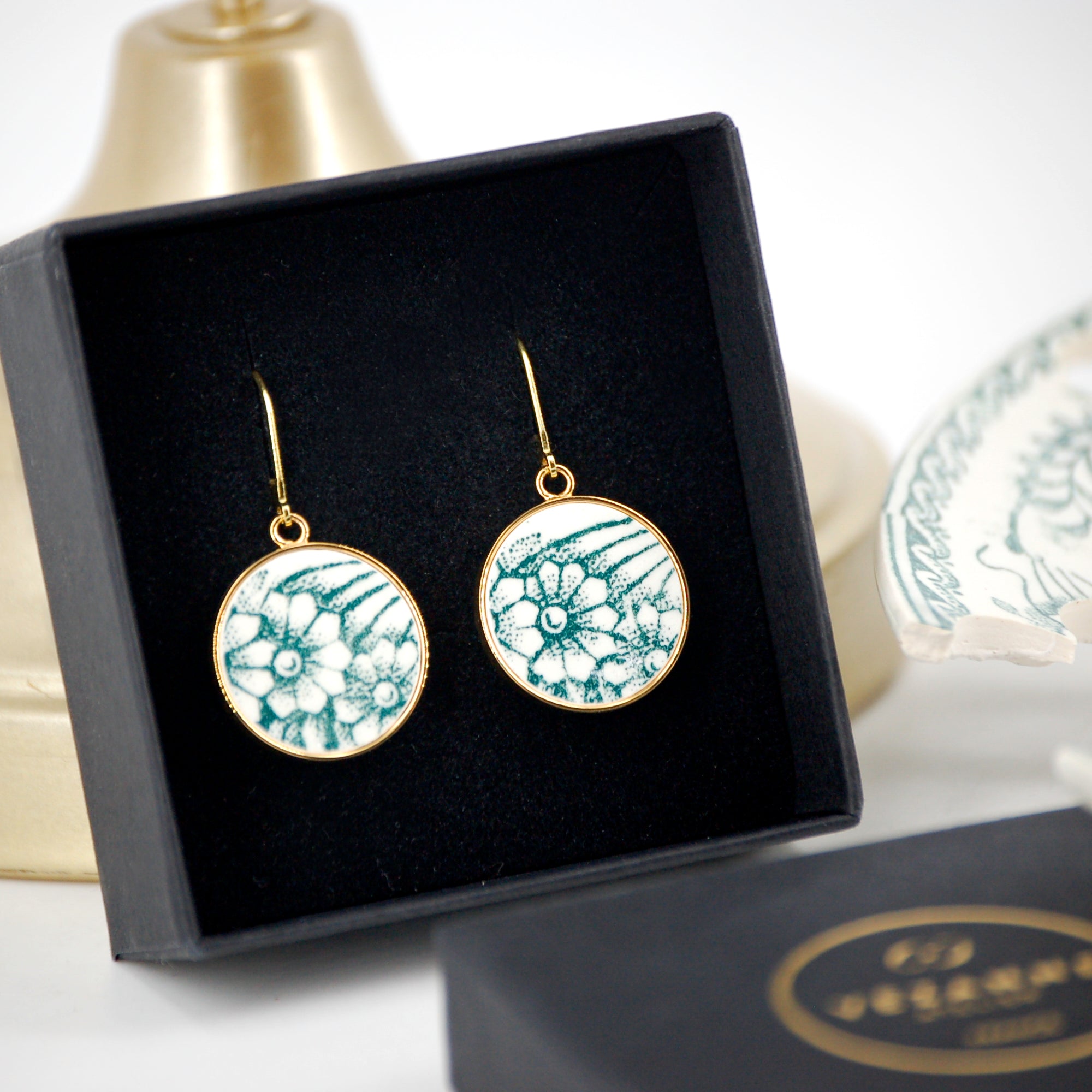 "Green Flowers" earrings, gold finish