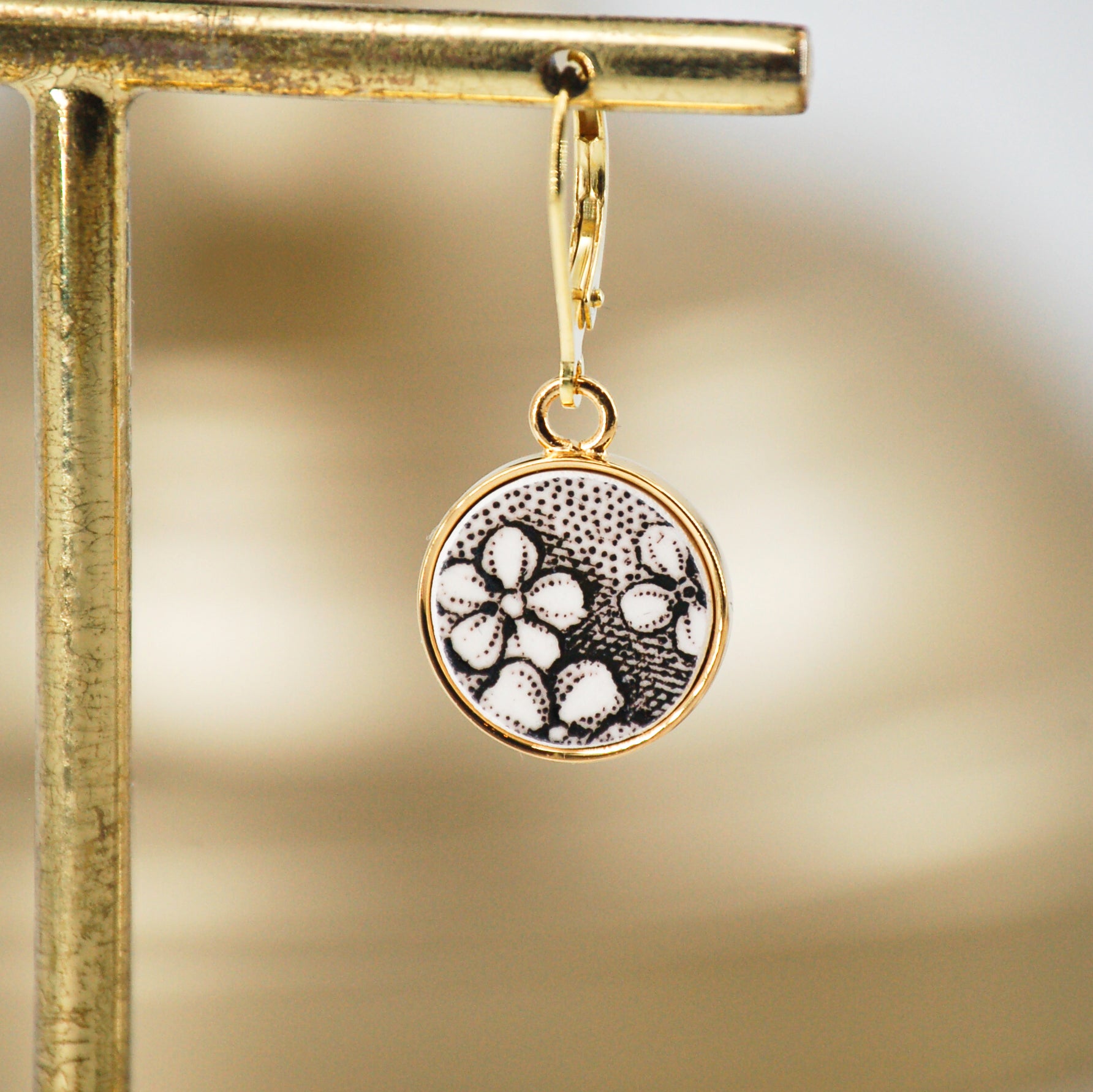 "Small asymmetrical 19th-century flowers" earrings, gold finish