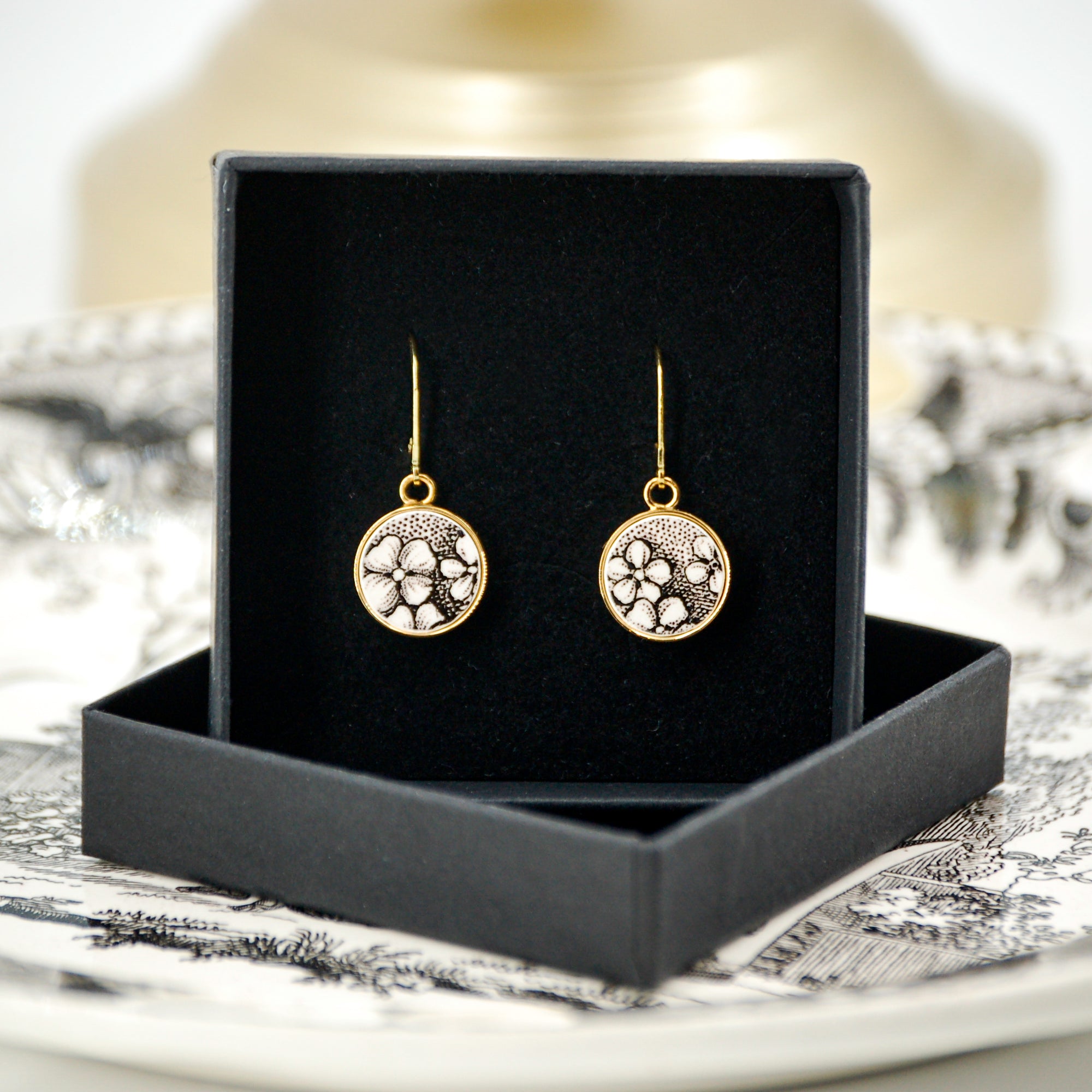 "Small asymmetrical 19th-century flowers" earrings, gold finish