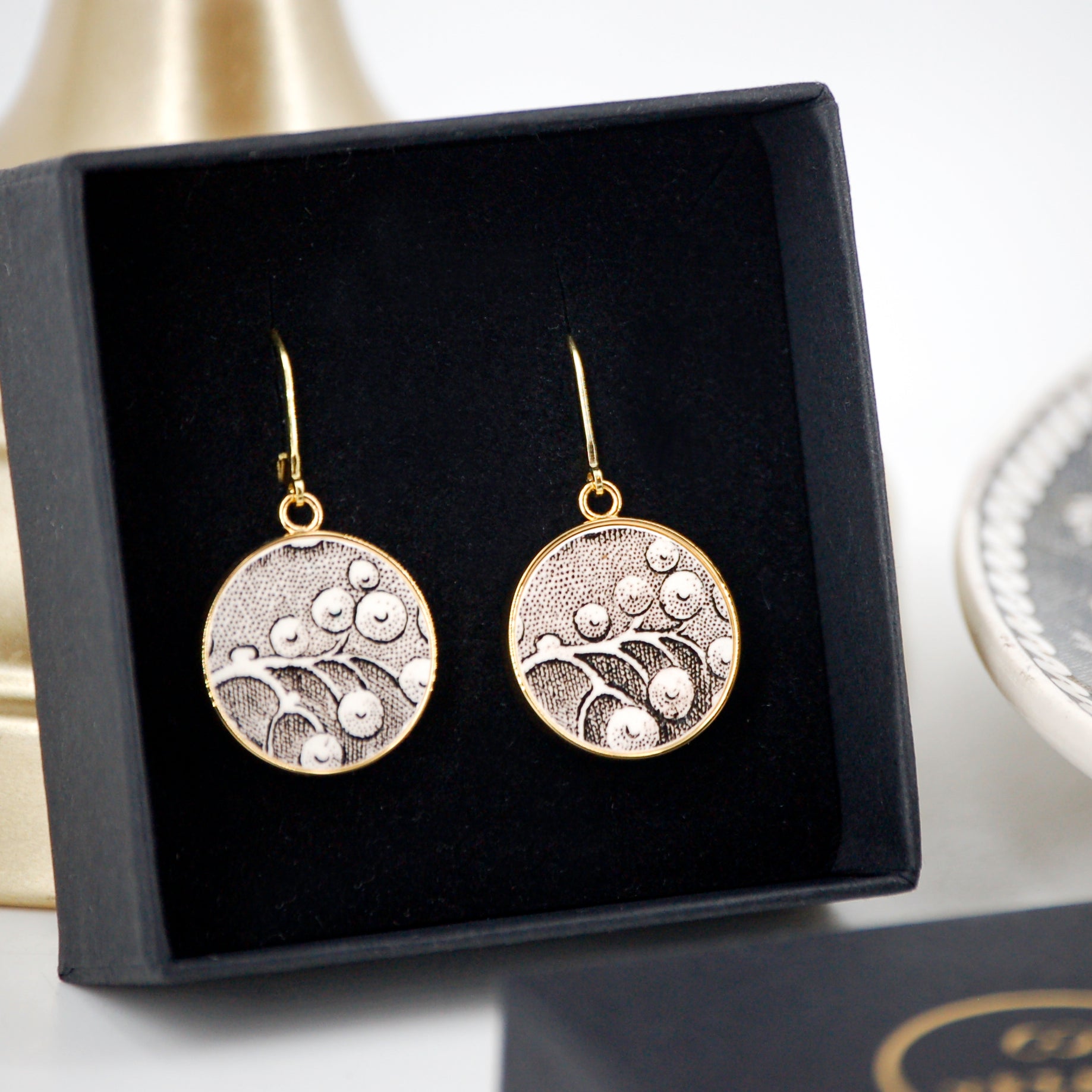 "The Grape" earrings, gold finish