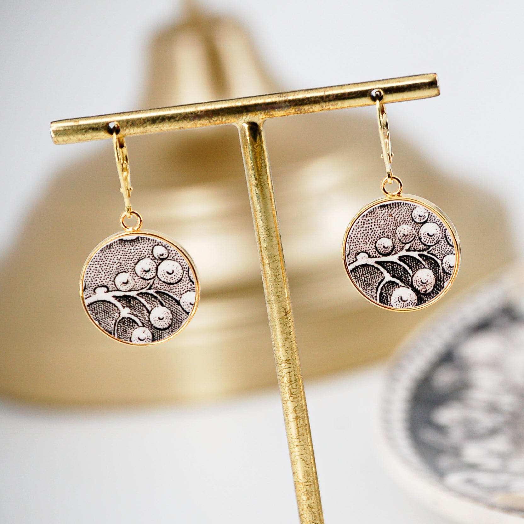 "The Grape" earrings, gold finish