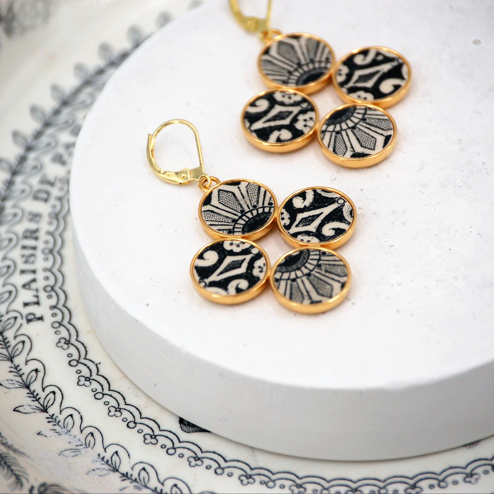 "The Declaration" brooch, gold finish
