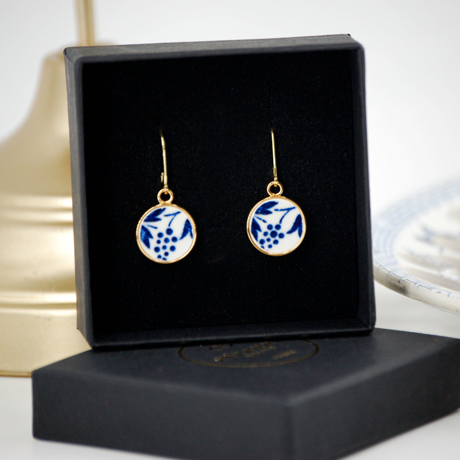 "Blue Grapes" earrings, gold finish