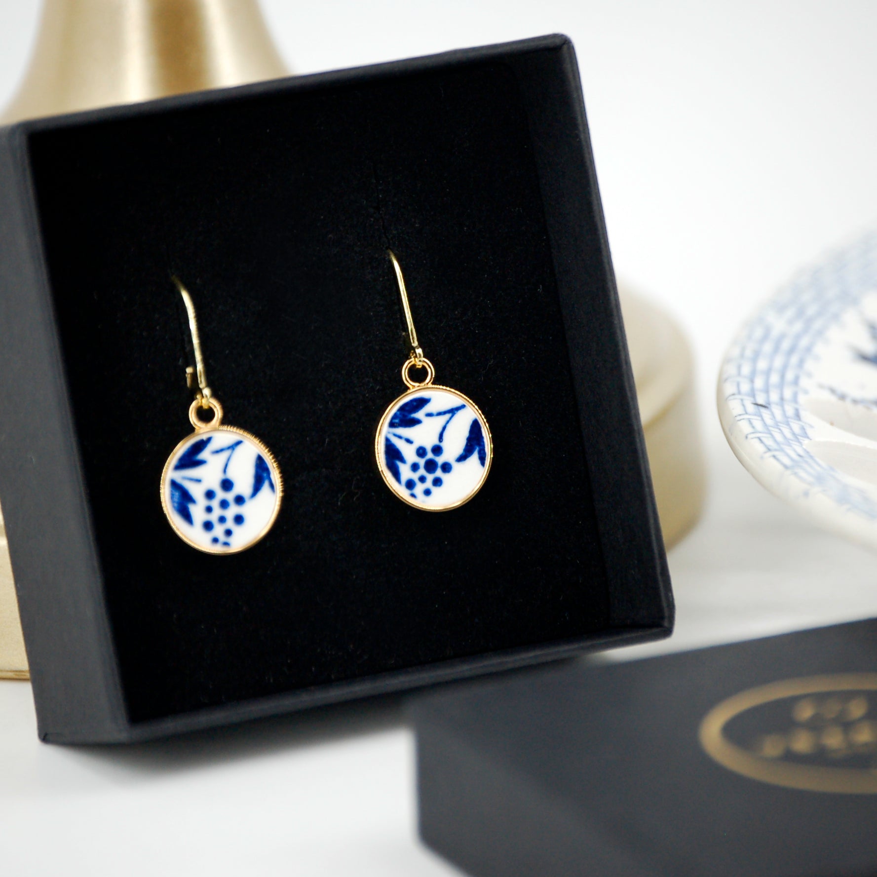 "Blue Grapes" earrings, gold finish