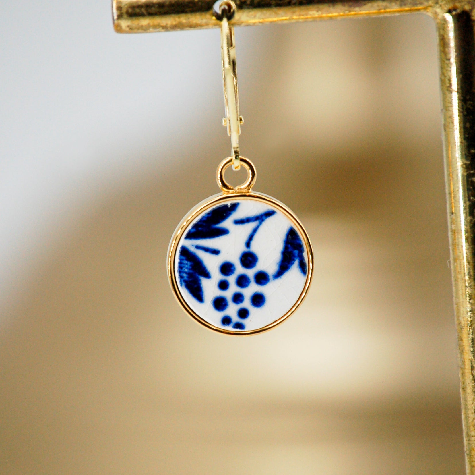 "Blue Grapes" earrings, gold finish