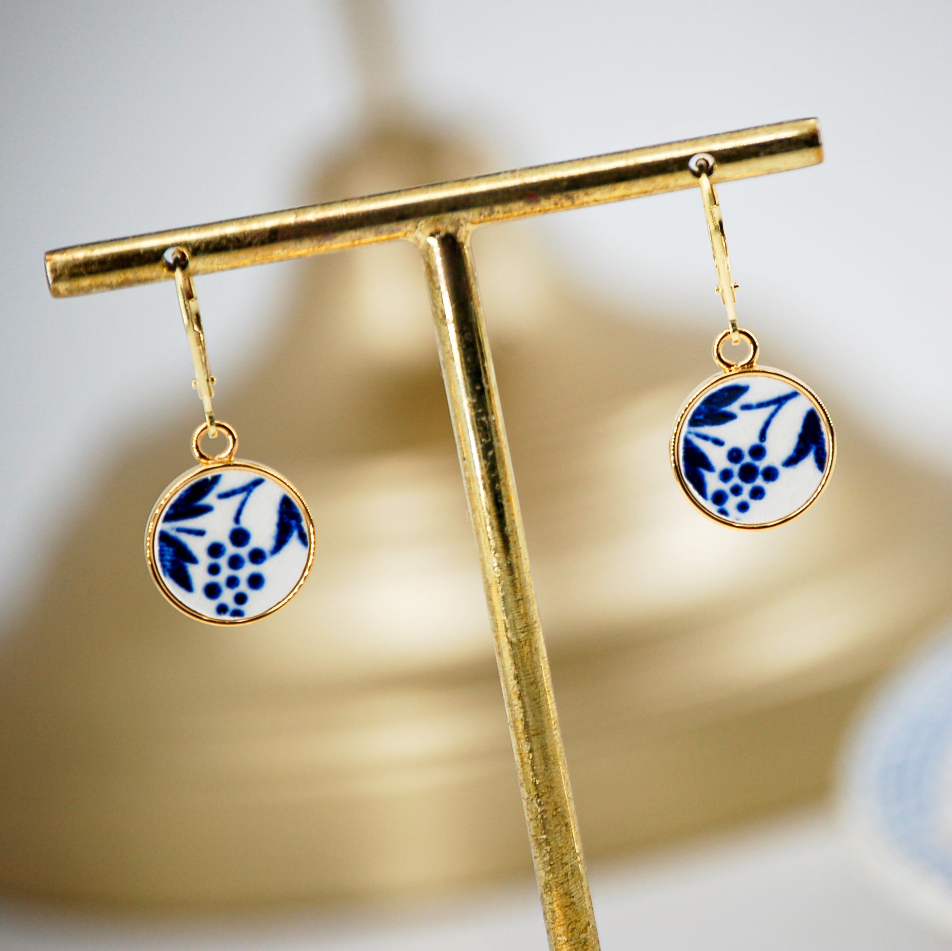 "Blue Grapes" earrings, gold finish